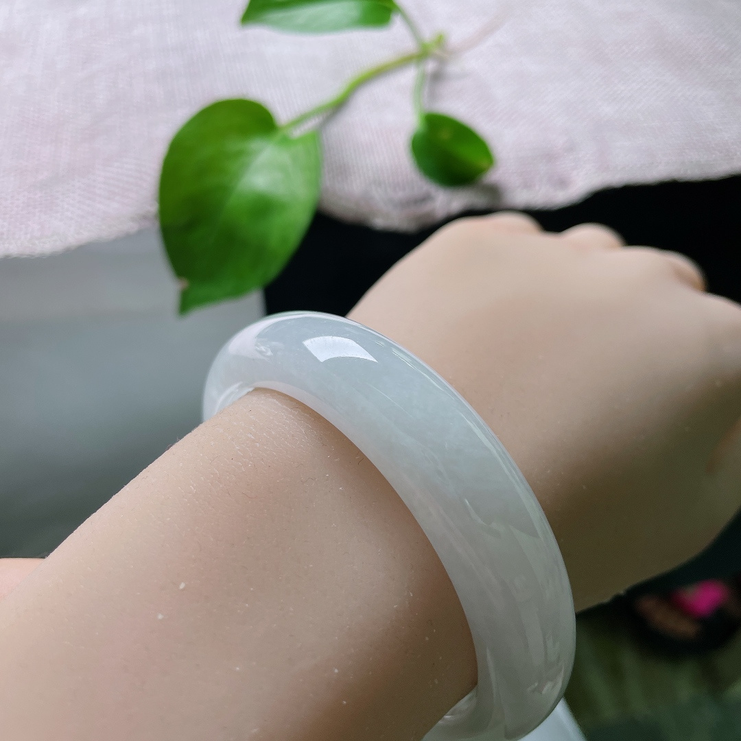 53.9/14/7.9淡绿底正圈，宽版，水润细腻，清新俊逸，贵气，有纹，ss55866a