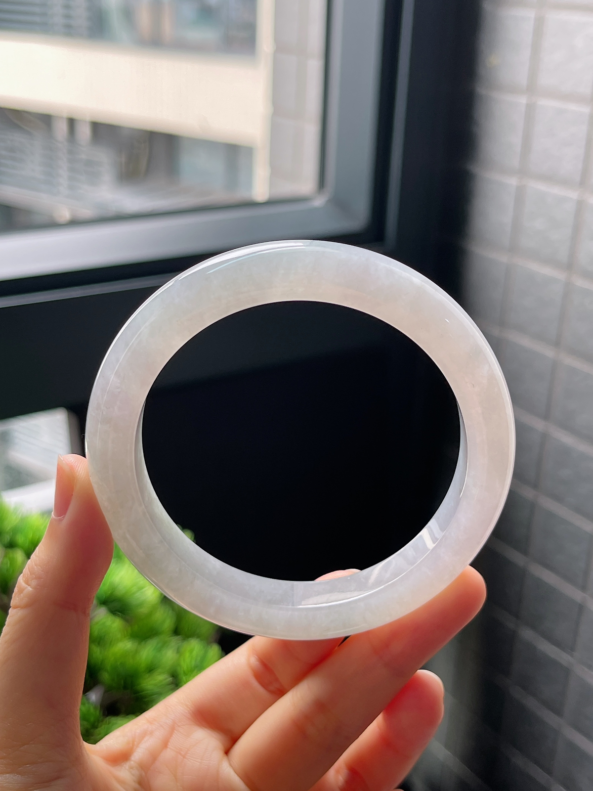圈口60.4，冰糯种淡绿色翡翠正圈手镯