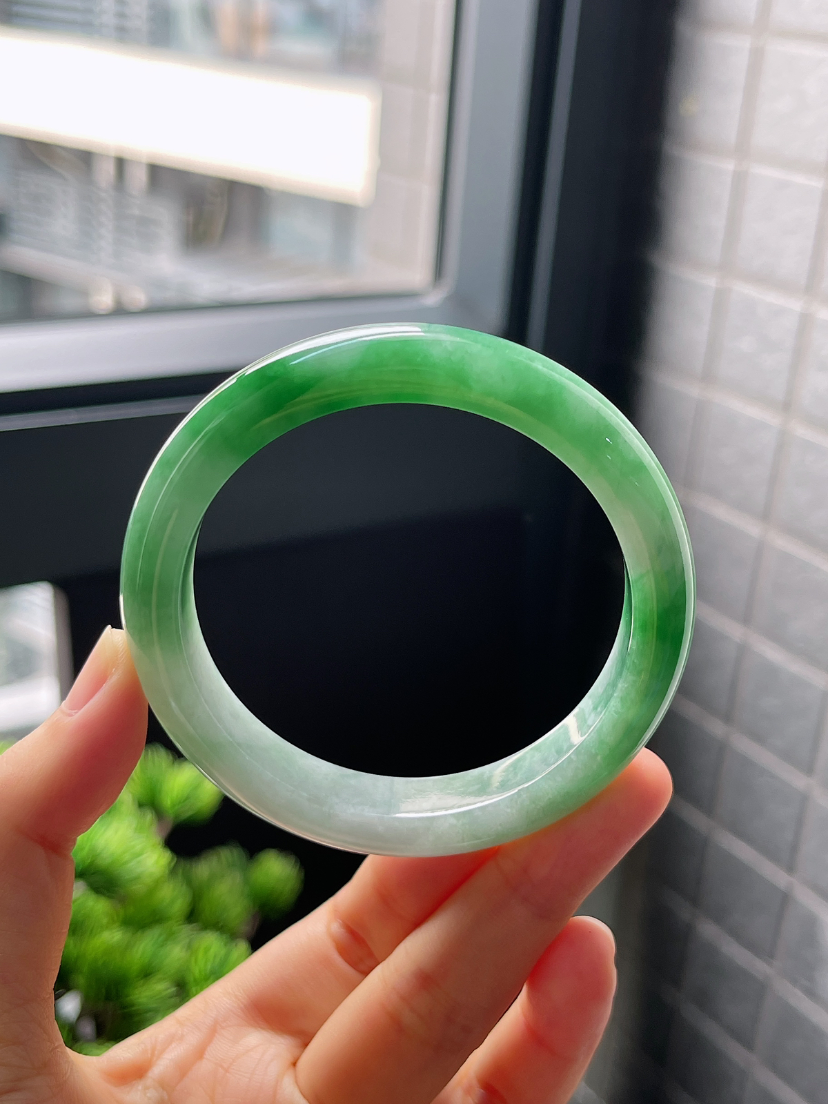 圈口54.8，糯化种飘花翡翠正圈手镯