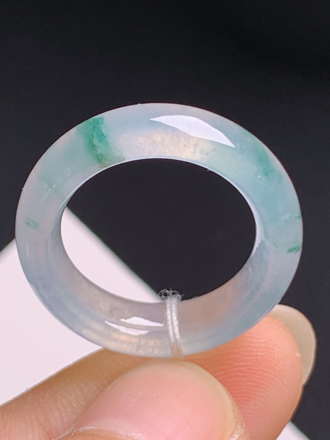 冰透带飘逸绿花，水头充足上手雅致