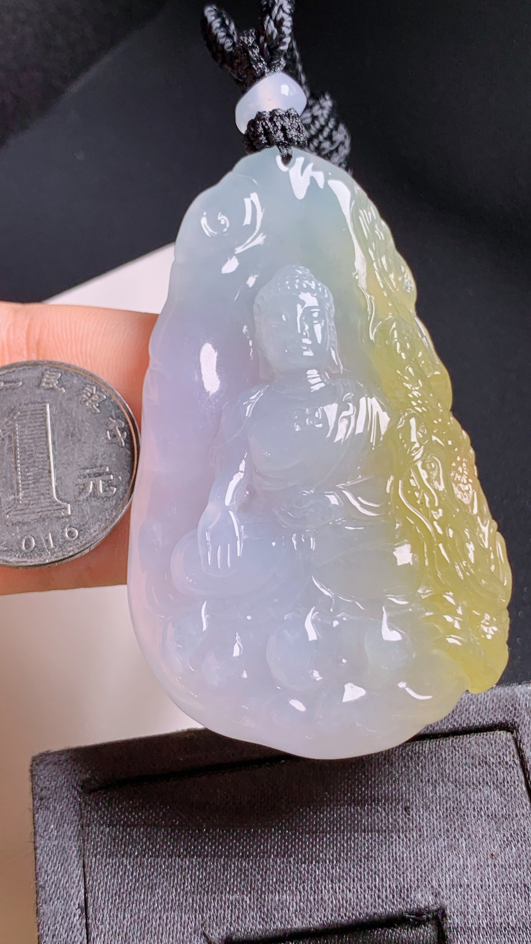 黄翡佛，冰透起光，雕工细腻传神，庇佑平安
