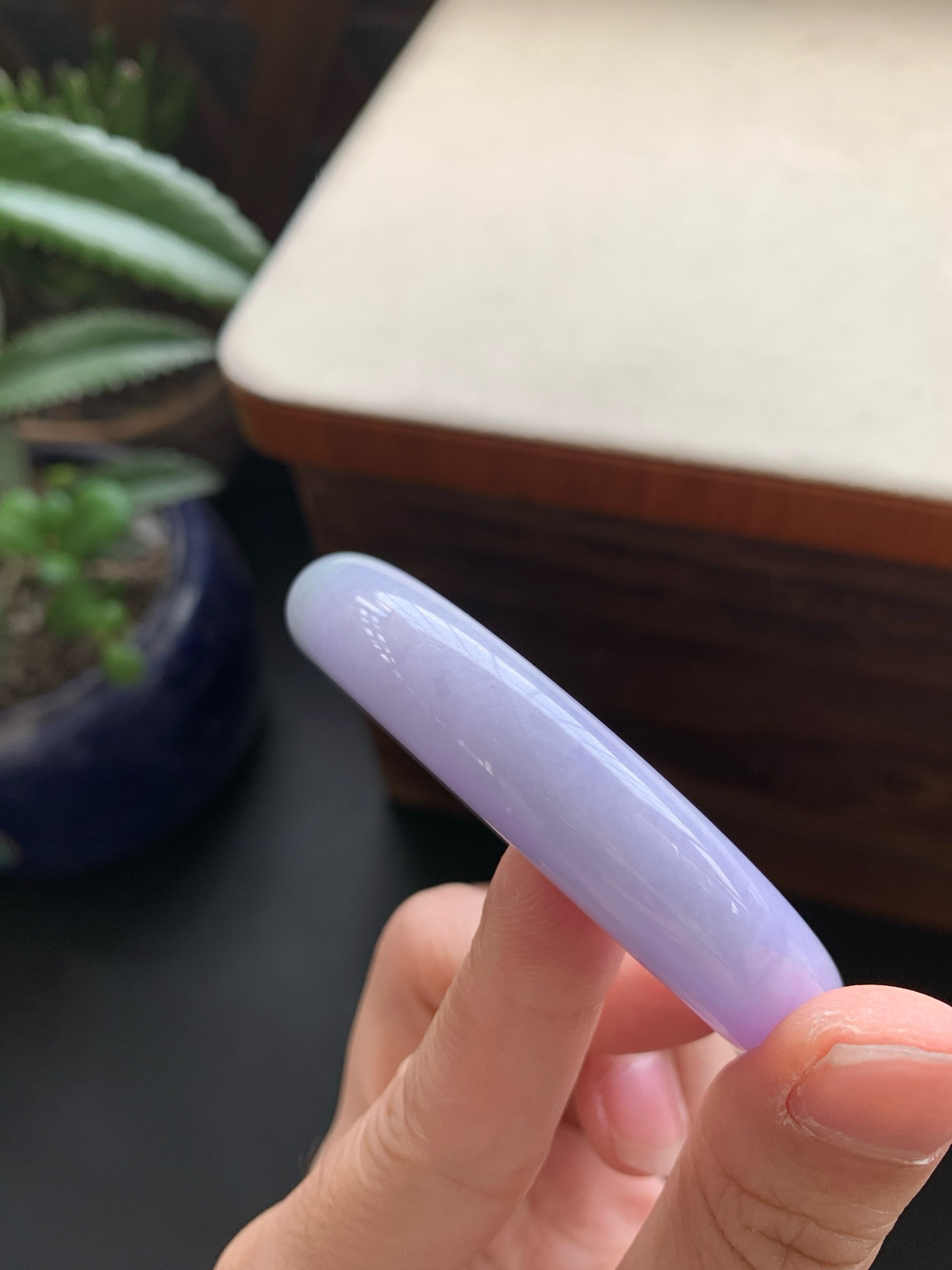 56.6圈口紫罗兰正圈手镯