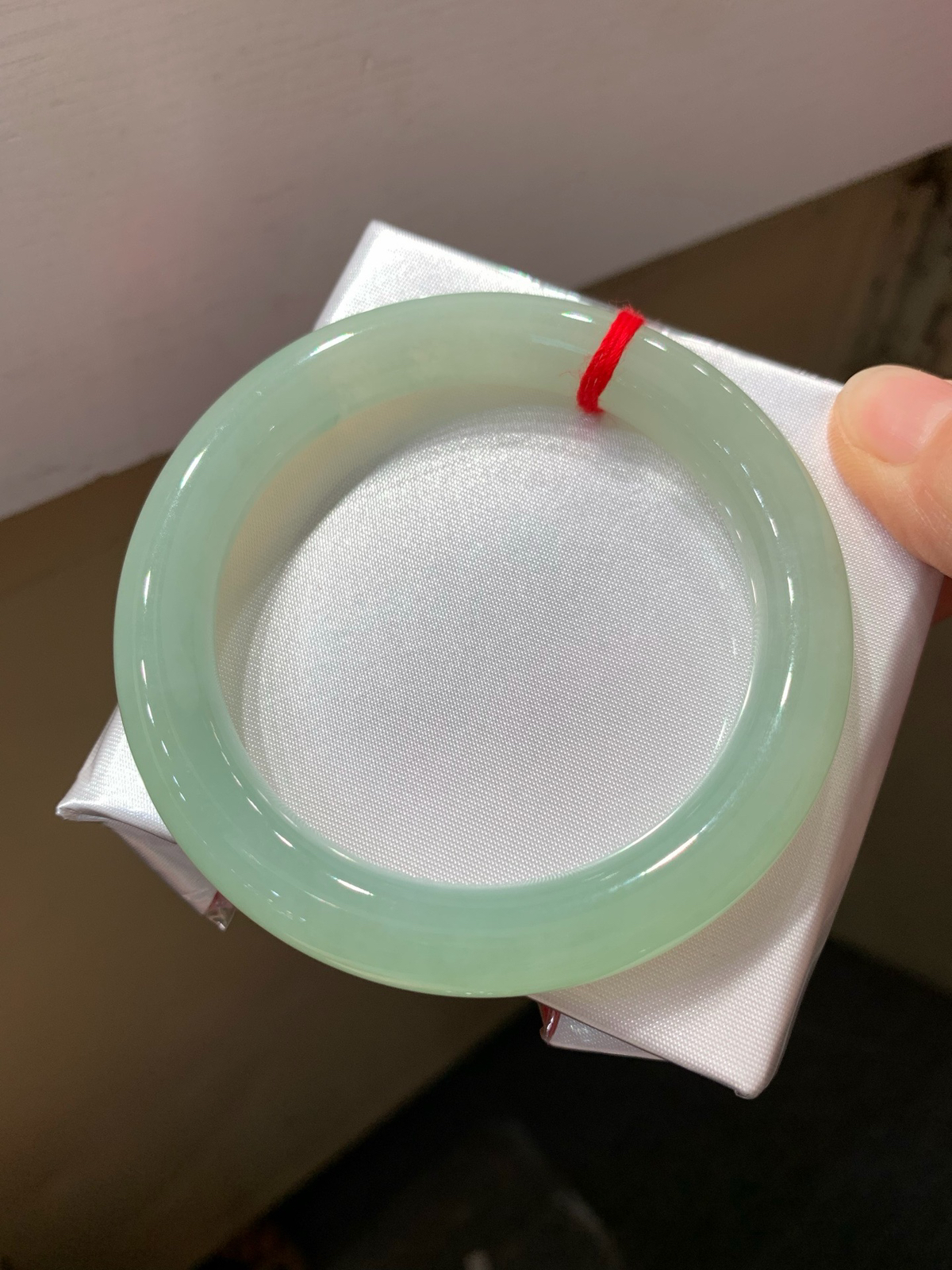 尺寸56.9/10.7，冰晴水圆条手镯
清新甜美 水润细腻