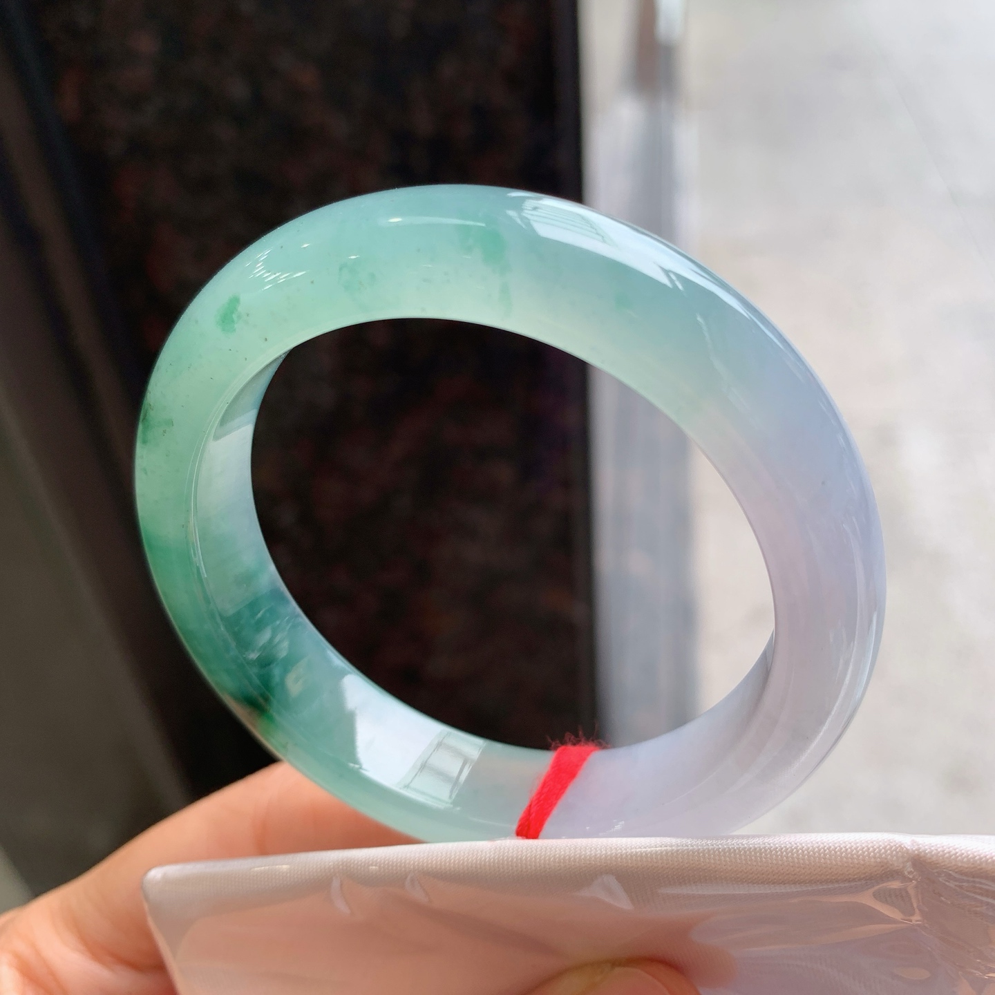 正圈冰飘花 表皮微瑕疵微扣 尺寸：53/12.5/8.2 冰润