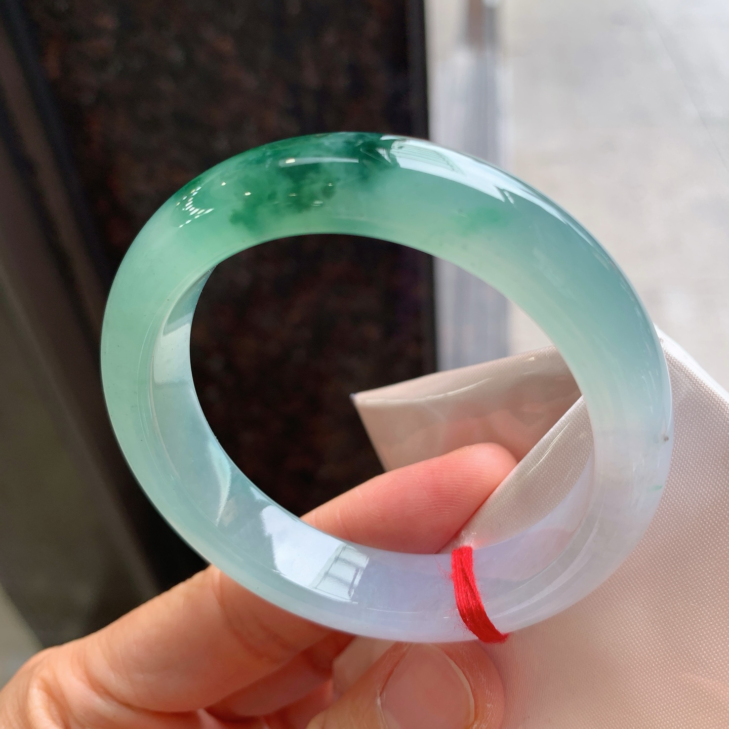 正圈冰飘花 表皮微瑕疵微扣 尺寸：53/12.5/8.2 冰润