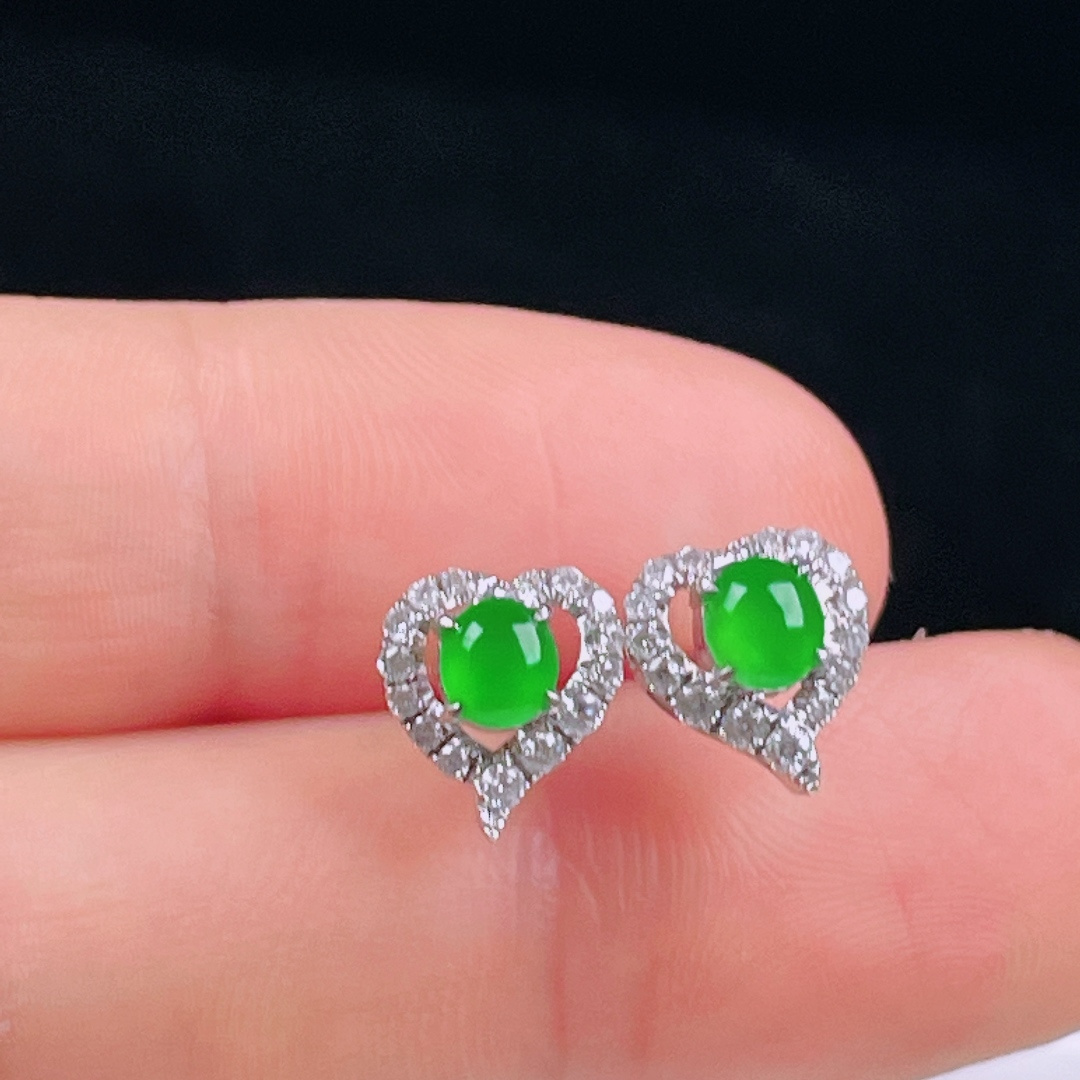 ️冰绿耳钉，老种起光，细底通透，尺寸：裸石4.5/4/3mm0714