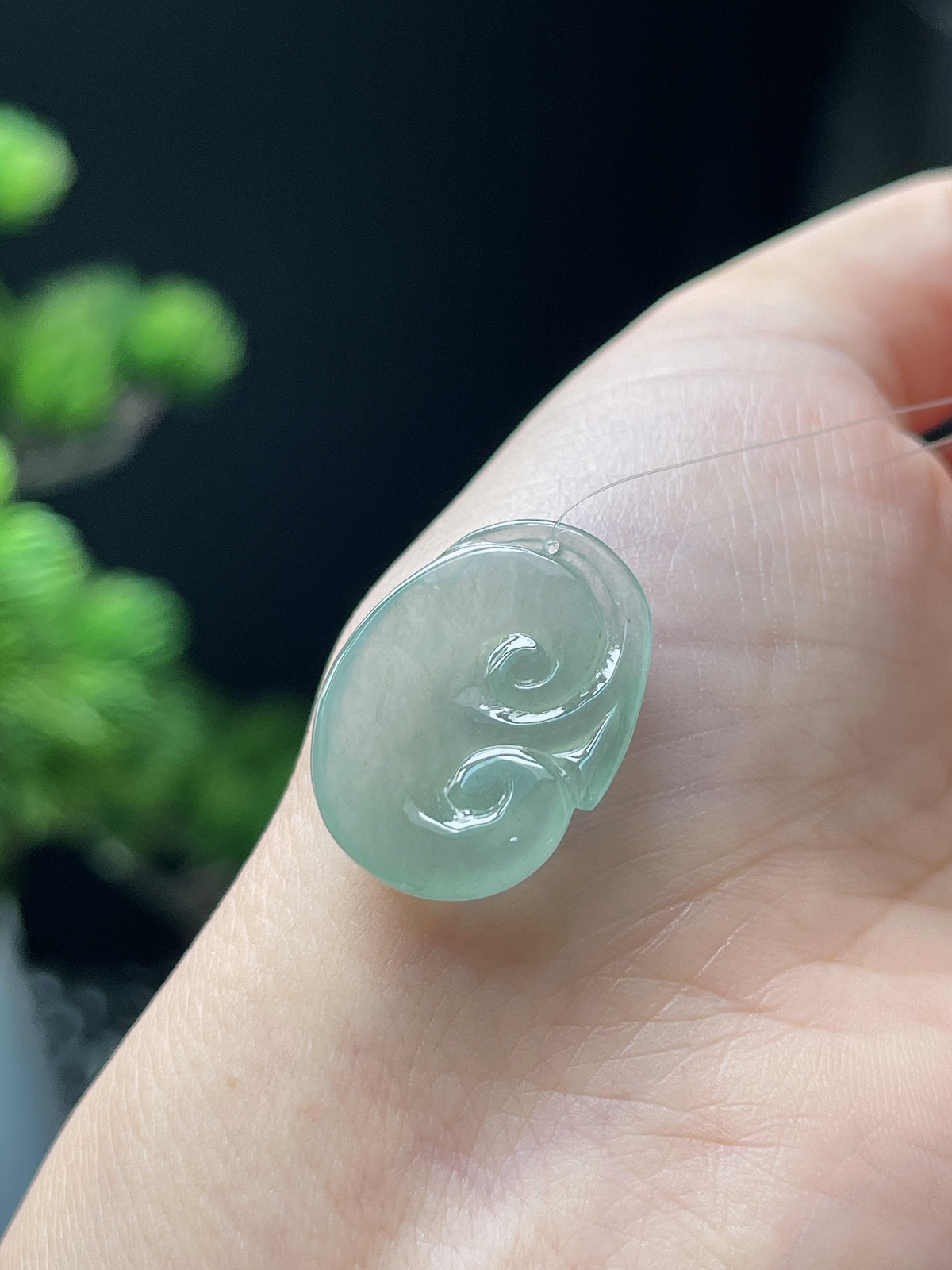 翡翠冰糯种淡绿色如意