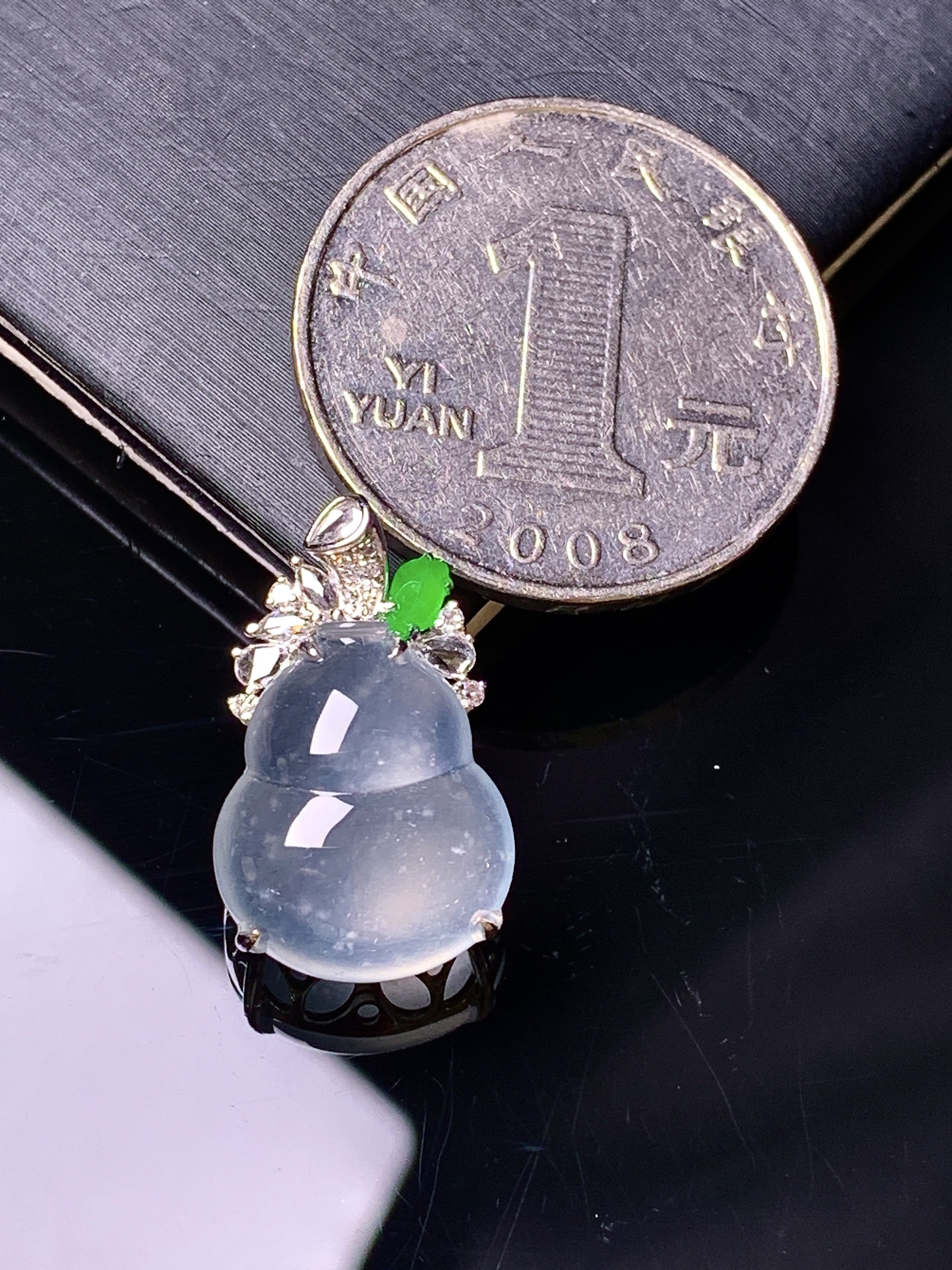 18k金钻镶嵌冰种葫芦吊坠 玉质细腻 色泽艳丽清新 整体尺寸20.6*12.5*7.2 g2