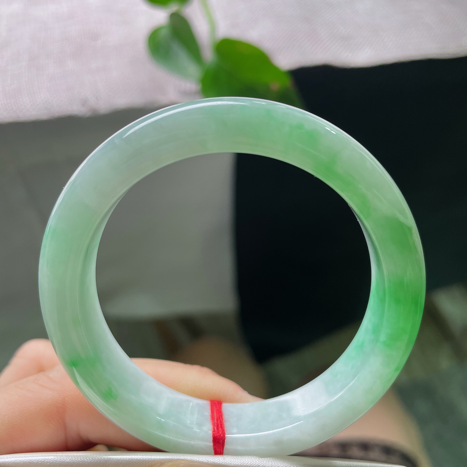 50.8/11.4/7.8，飘阳绿正圈，翠色鲜艳夺目，小手福利，上手贵气，皮纹，ss51279a