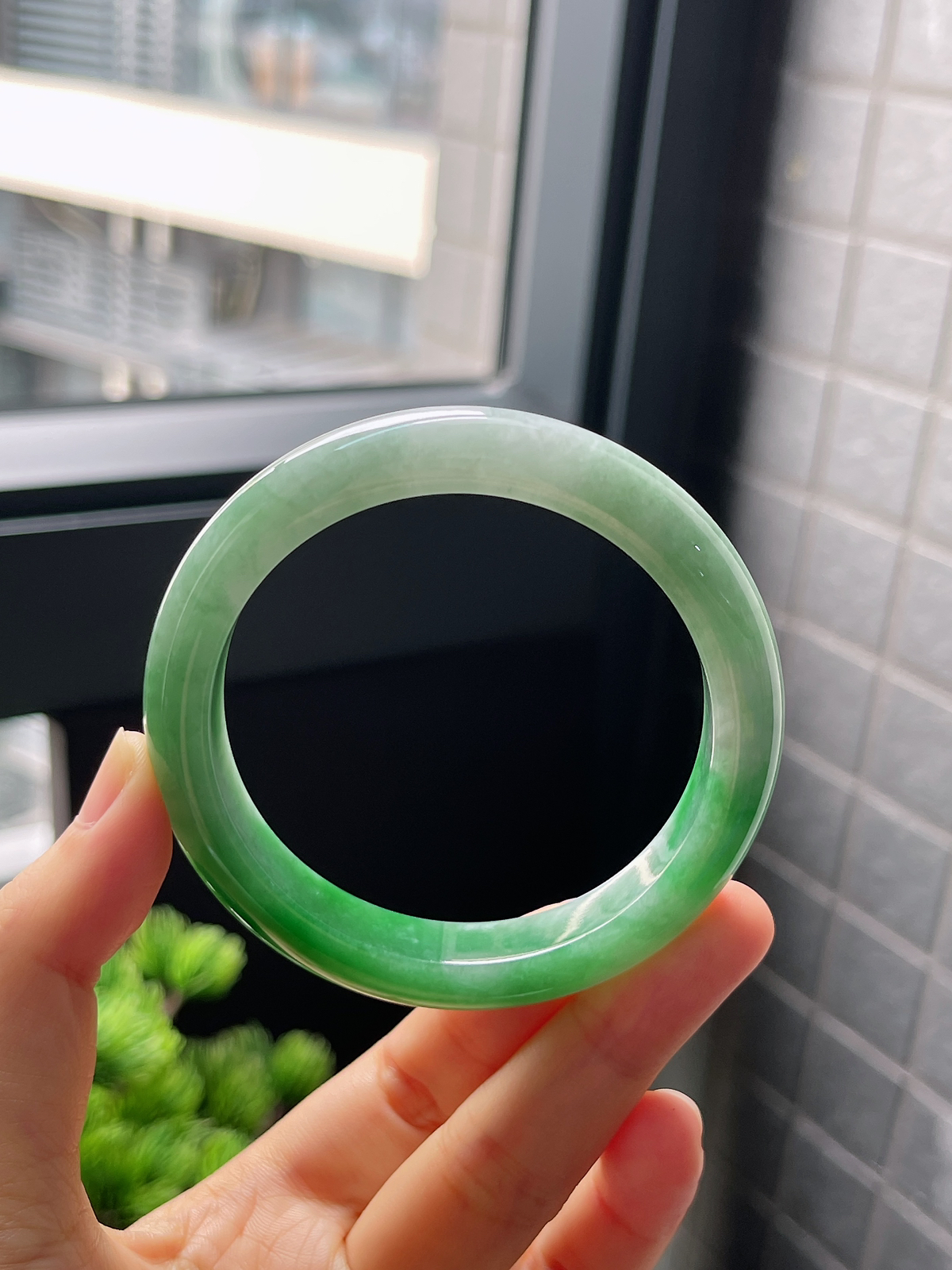 圈口54.8，糯化种飘花翡翠正圈手镯