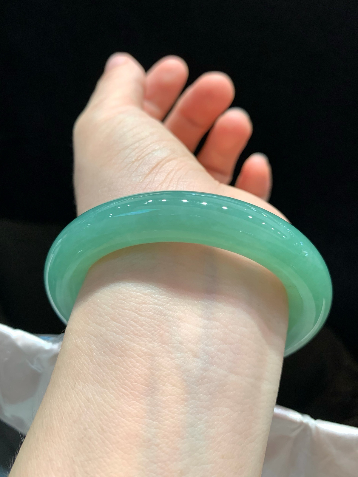 尺寸54.6/11.1，晴绿圆条手镯
水润细腻 清新