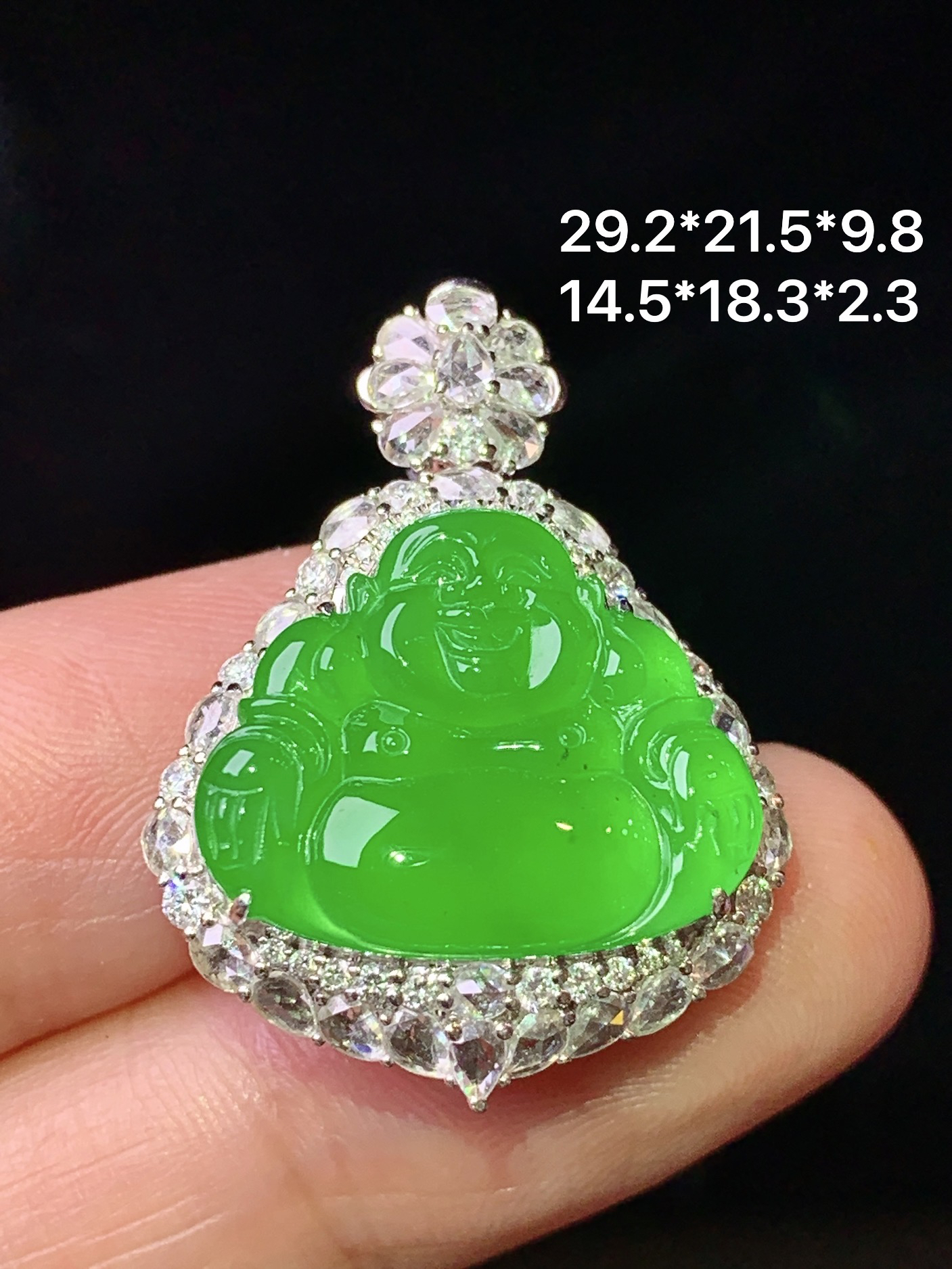 18k金钻镶嵌冰阳绿佛公吊坠 玉质细腻 色泽艳丽清新 整体尺寸29.2*21.5*9.8 t2