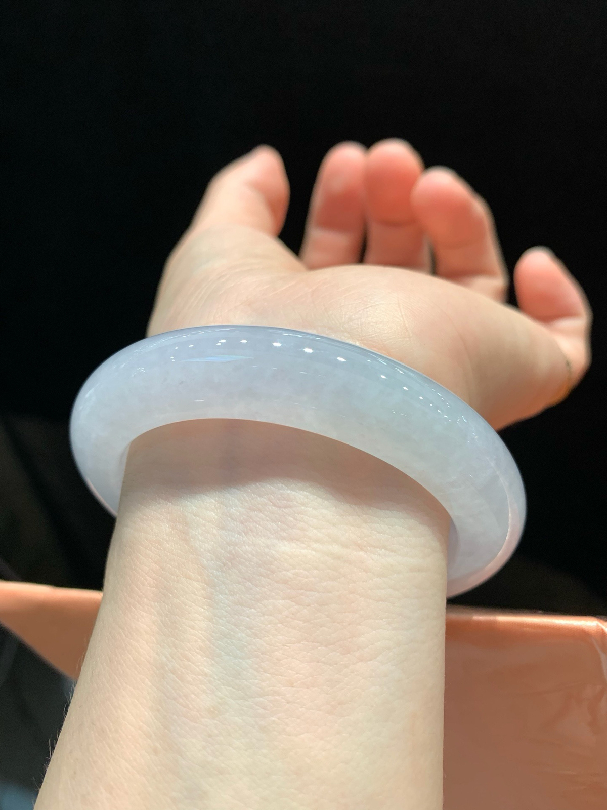 尺寸54.6/11.9/9.5，白冰手镯
水润细腻 清新甜美