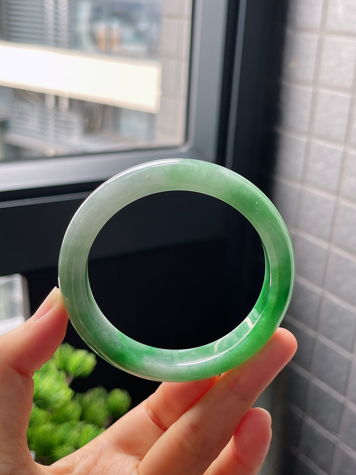 圈口54.8，糯化种飘花翡翠正圈手镯