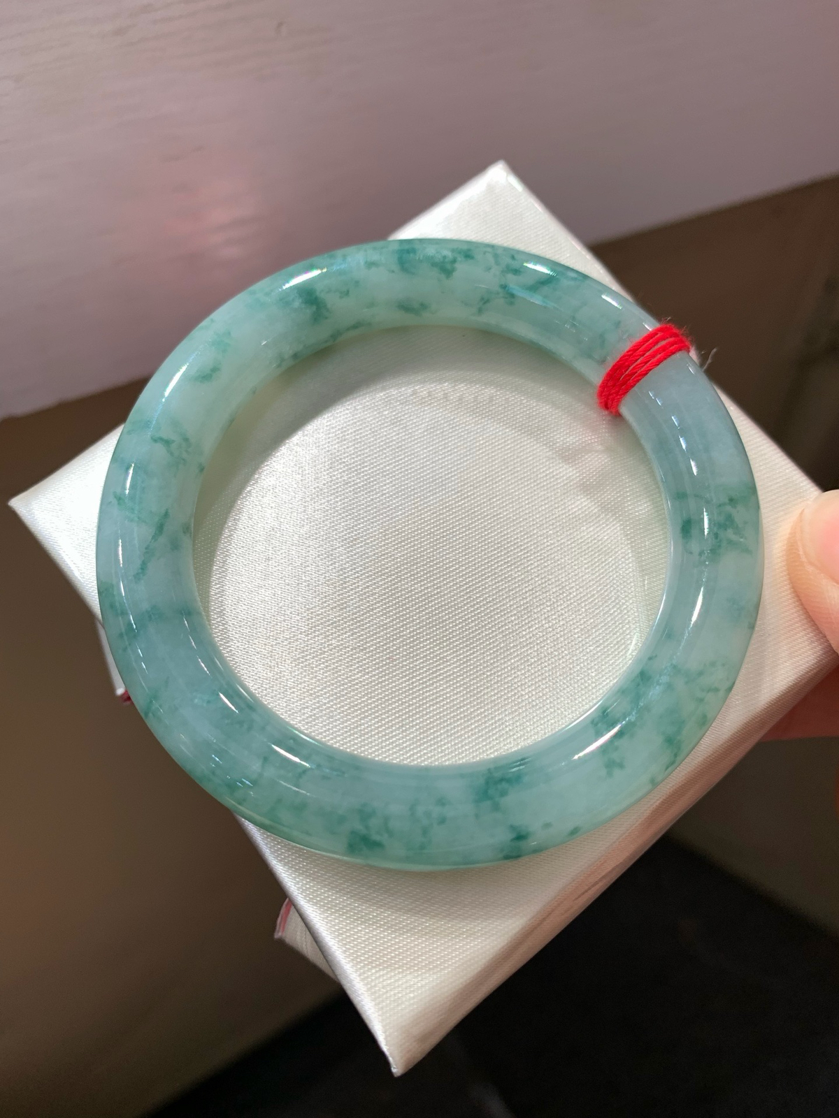 尺寸54.3/10.4，冰飘花圆条手镯
水润细腻