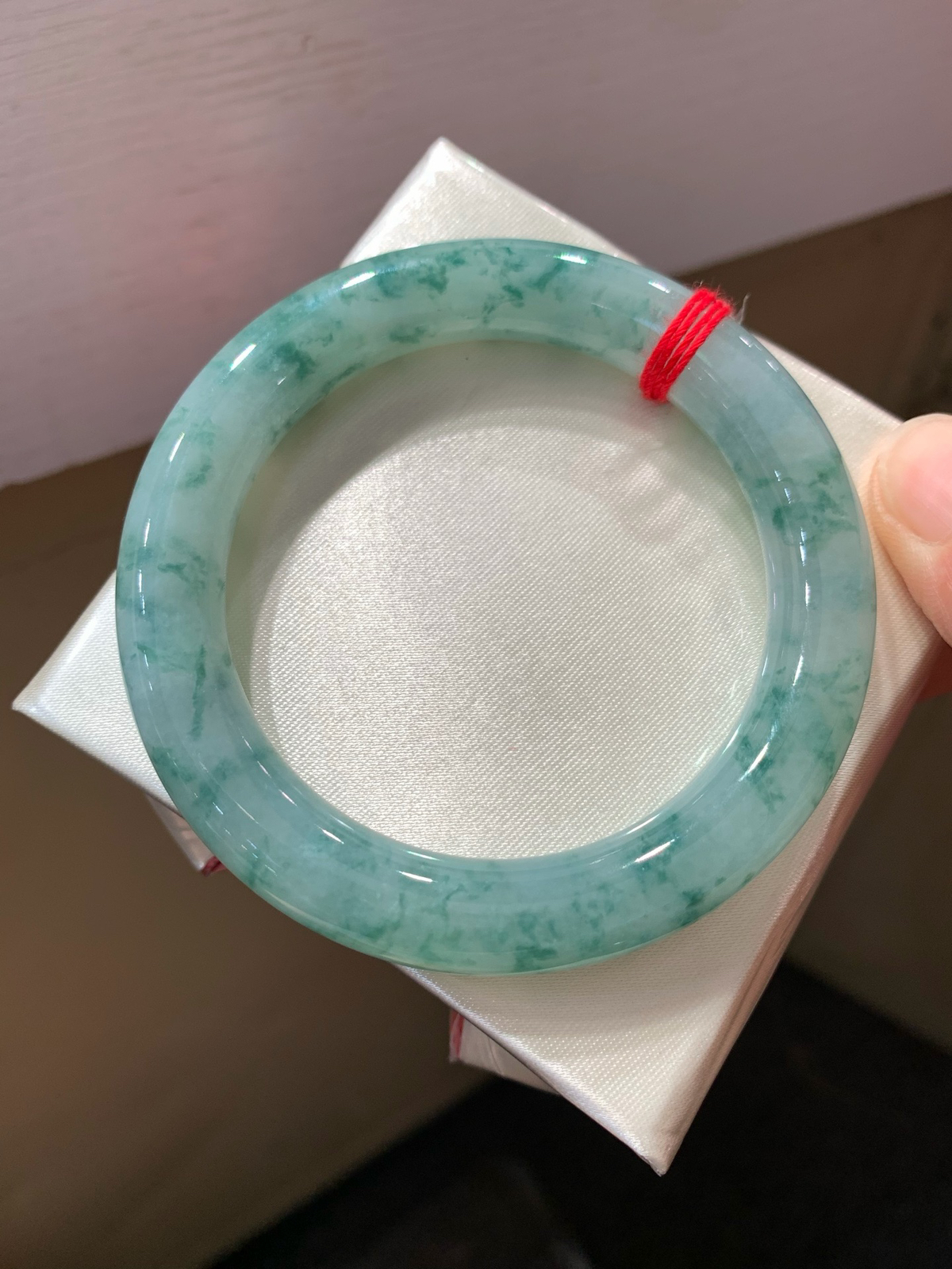 尺寸54.3/10.4，冰飘花圆条手镯
水润细腻