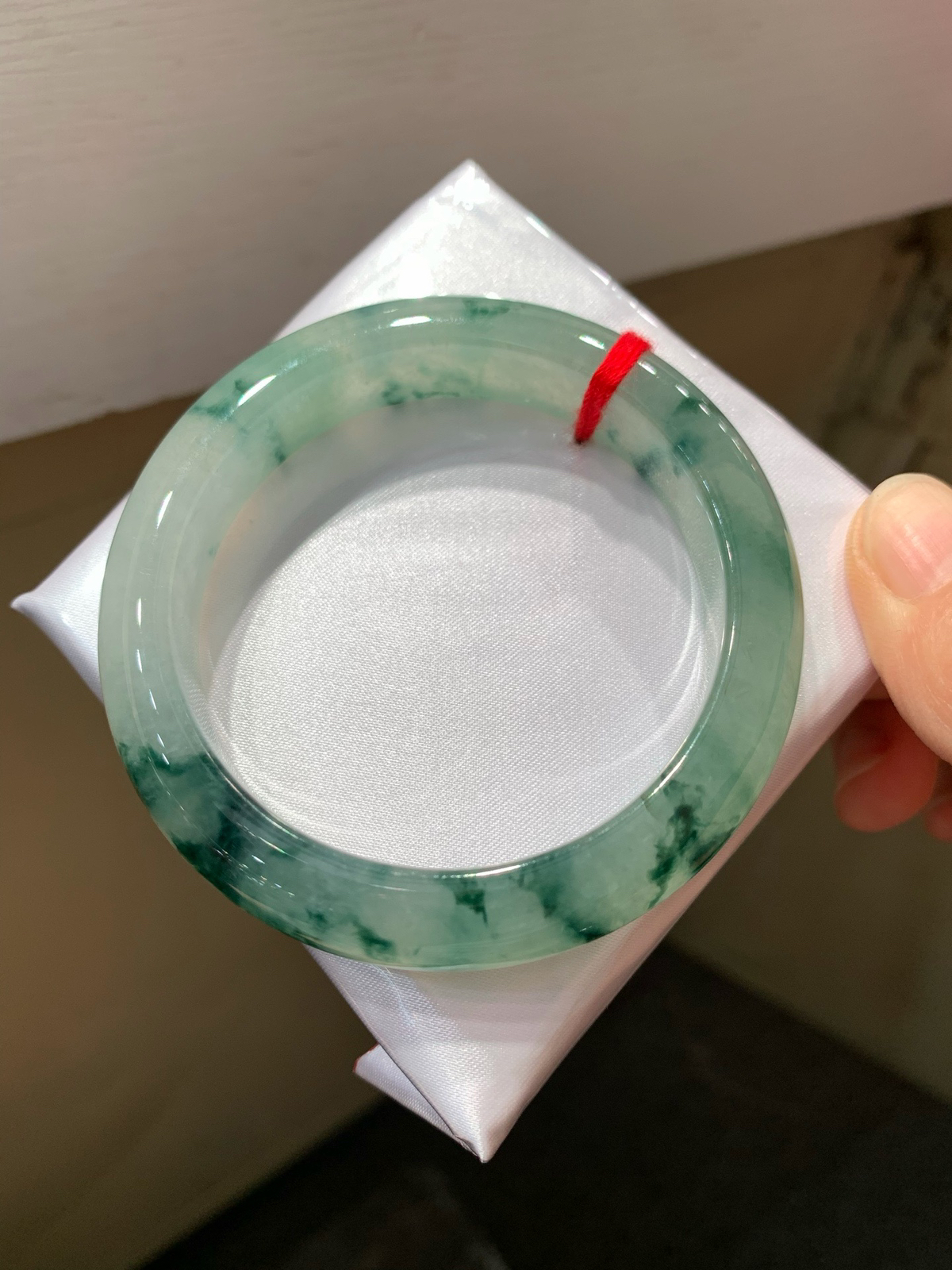 尺寸54.9/12.1/9.0，冰种飘花手镯
种好水足