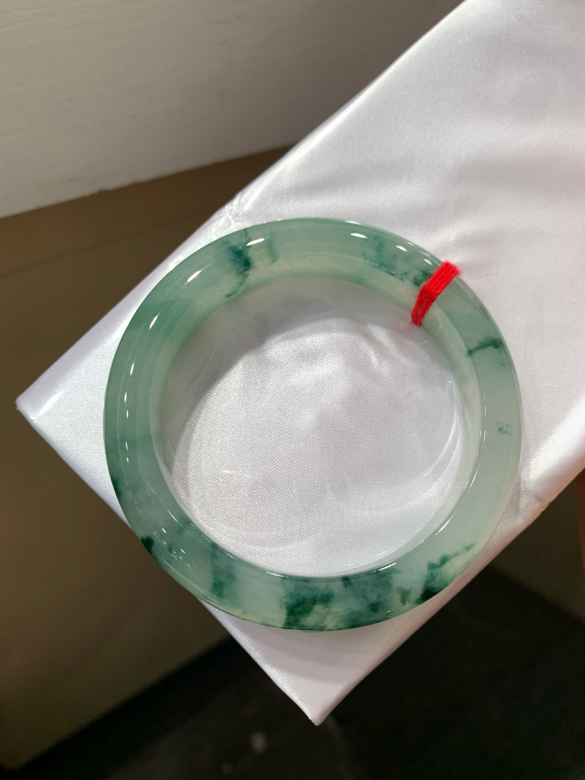尺寸54.9/12.1/9.0，冰种飘花手镯
种好水足