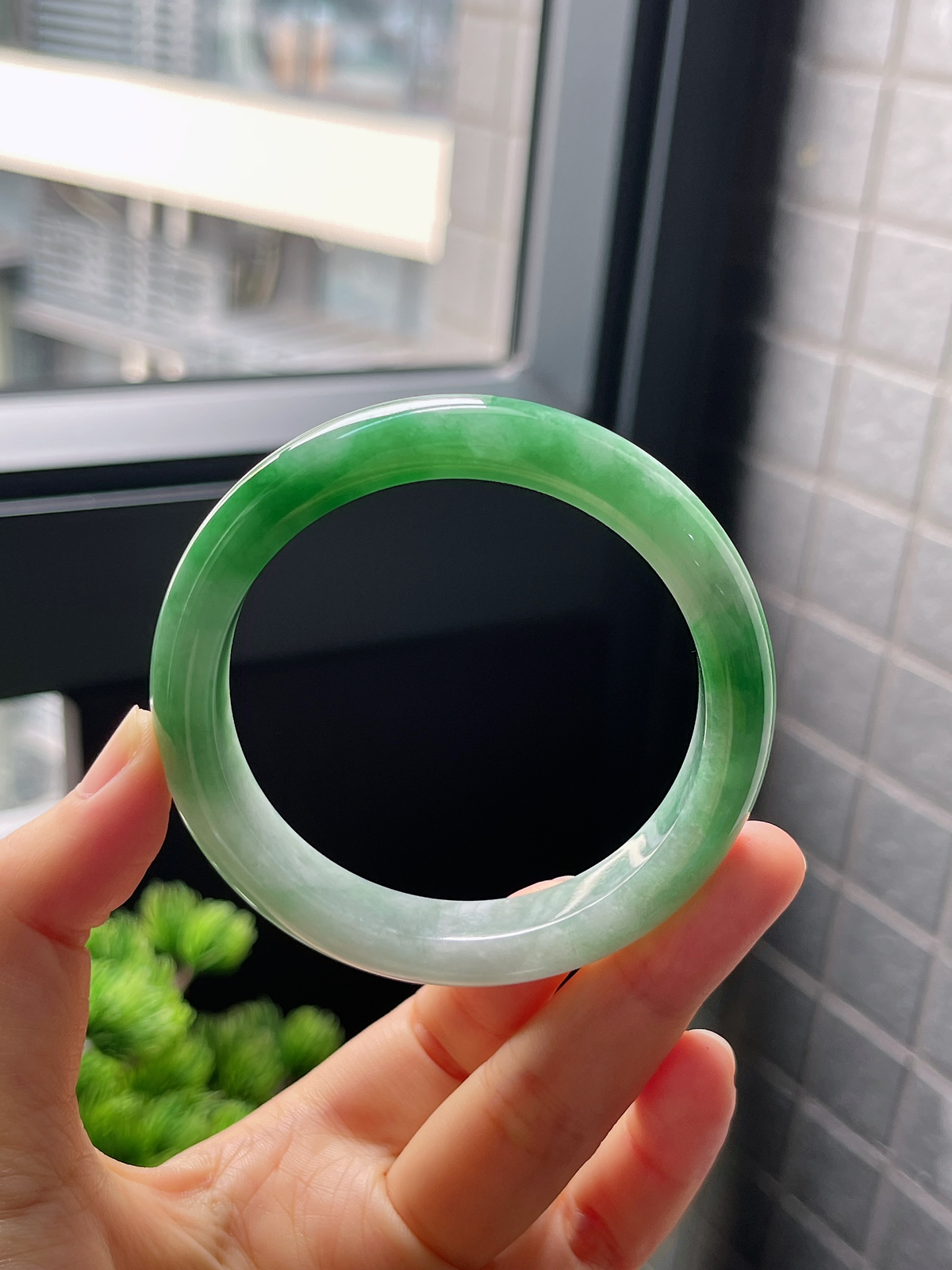 圈口54.8，糯化种飘花翡翠正圈手镯