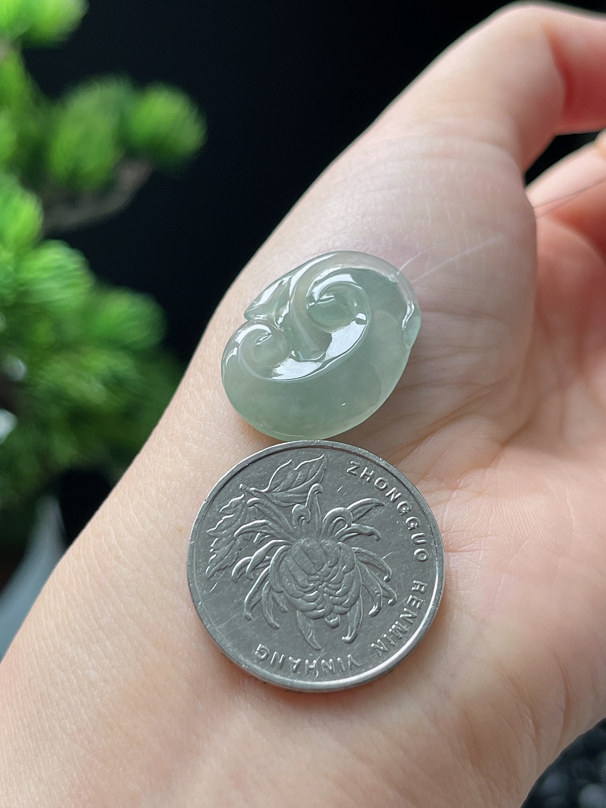 翡翠冰糯种淡绿色如意