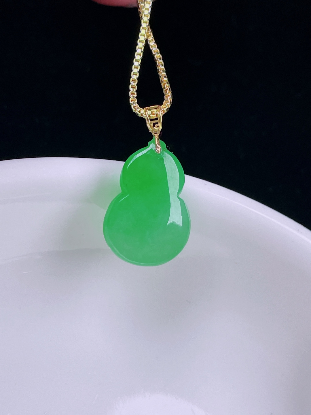 ️飘绿葫芦，老种起光，细底通透，尺寸：19.3裸石16.4/11.2/4.8mm0714