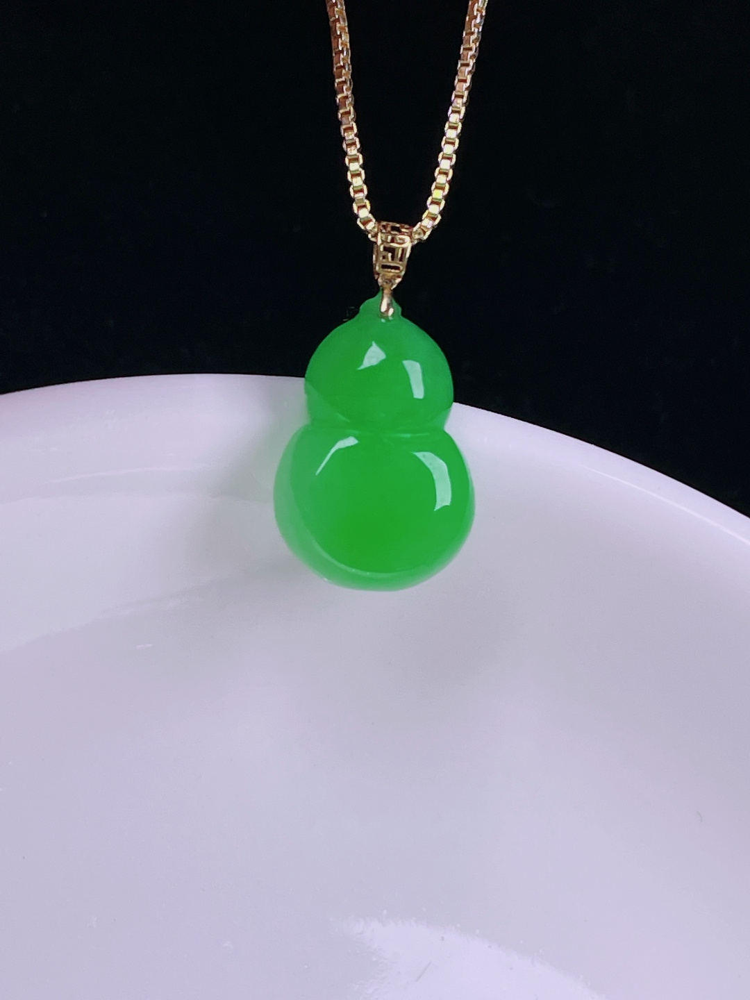 ️飘绿葫芦，老种起光，细底通透，尺寸：19.3裸石16.4/11.2/4.8mm0714