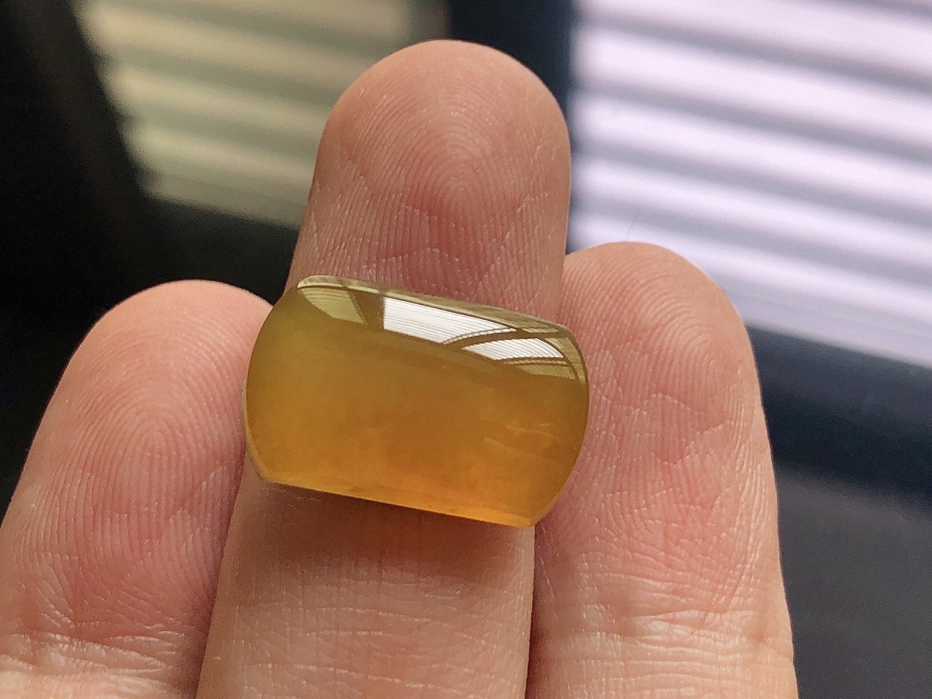 ️ 黄翡马鞍， 色泽极美，通透水润，玉质细腻，夺目迷人，镶嵌效果，品相，无裂，尺寸18.5*11.