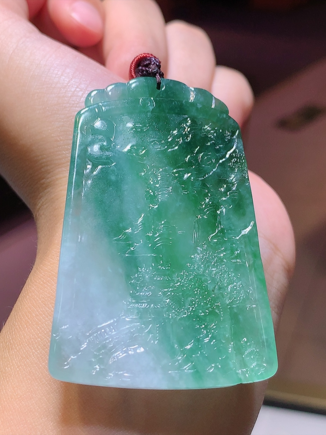 冰飘绿花山水牌挂件 种老底子细腻，佩戴精致美好货号30712，59.5-38.9-5.8