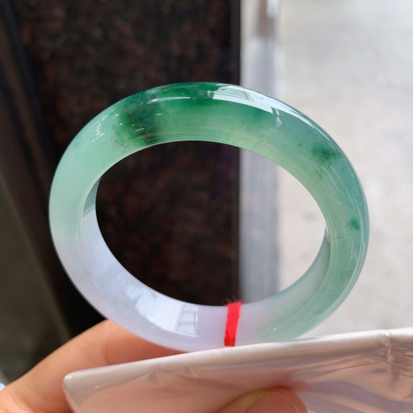正圈冰飘花 表皮微瑕疵微扣 尺寸：53/12.5/8.2 冰润