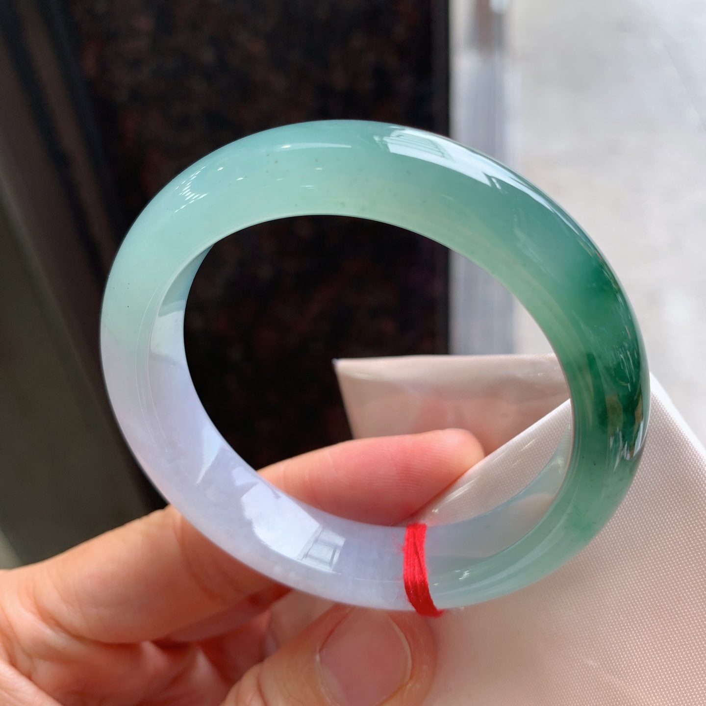 正圈冰飘花 表皮微瑕疵微扣 尺寸：53/12.5/8.2 冰润