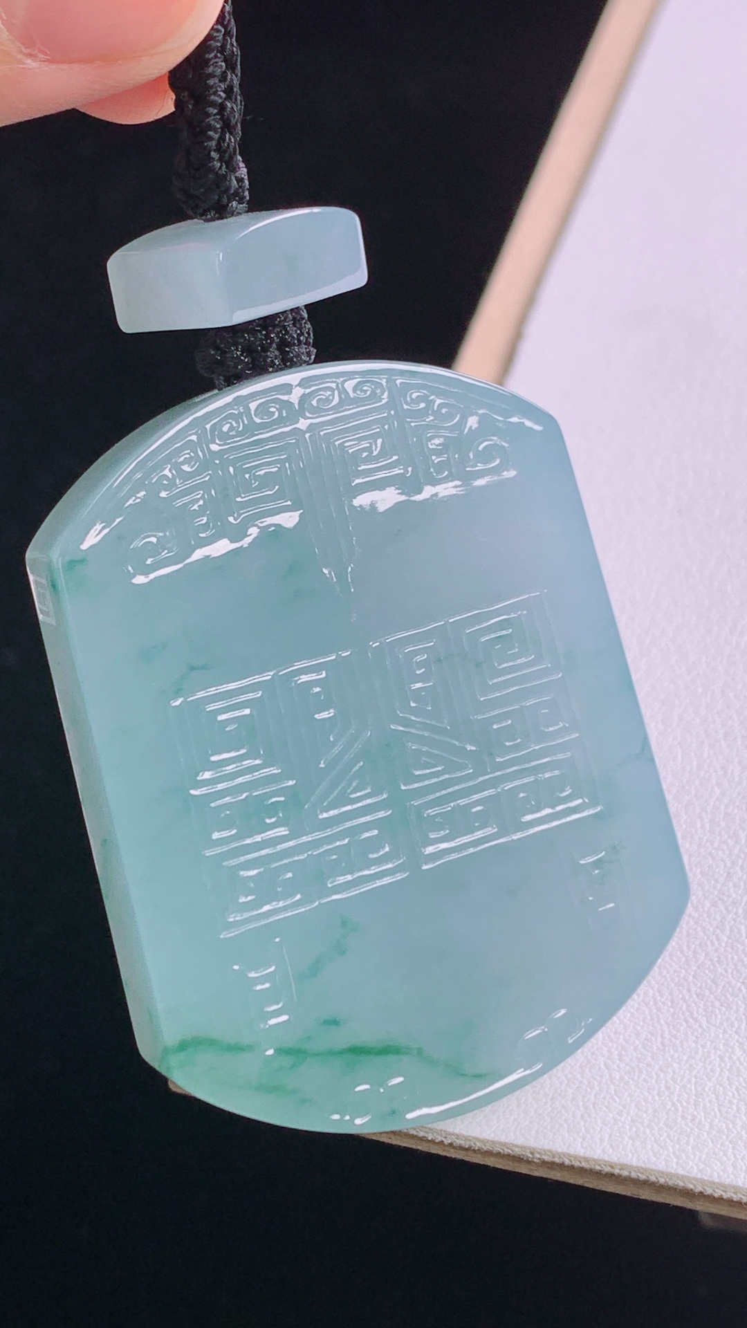 紫飘花仿古牌，紫色浓郁，花色灵动，无裂，尺寸:48.7-37.3-9.6mm