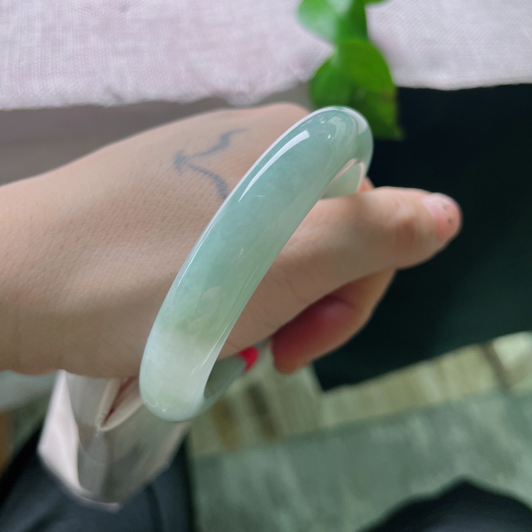 54.6/11.7/9.1，绿底正圈，无裂，冰润浅晴底带淡淡飘绿，清透柔和，温婉耐看。ss54139a。