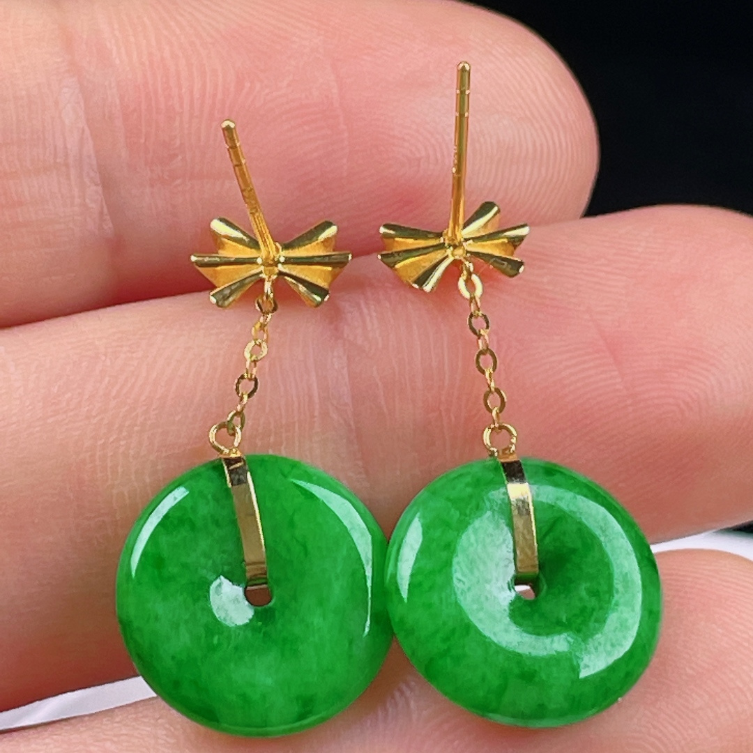 ️辣绿耳坠，老种起光，细底通透，尺寸：裸石12.8/3mm0714
