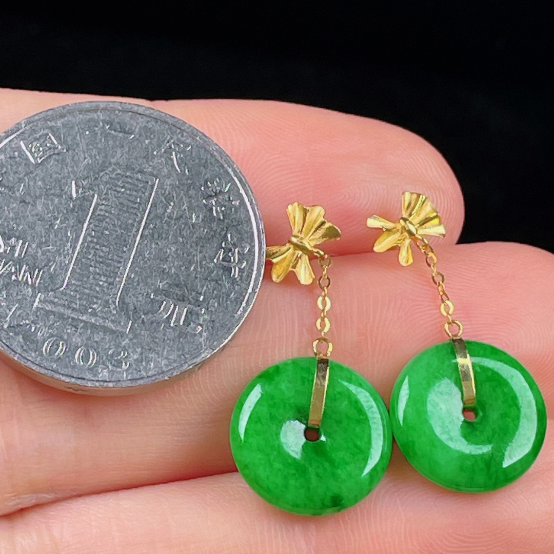 ️辣绿耳坠，老种起光，细底通透，尺寸：裸石12.8/3mm0714
