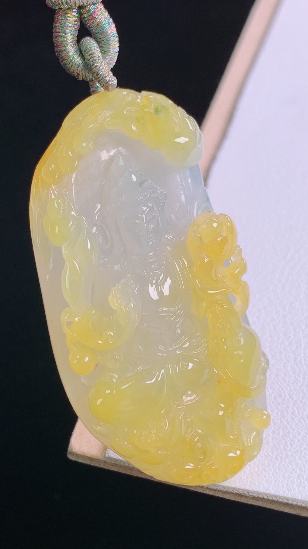 ️黄翡观音菩萨 天然黄翡，雕工精湛，无裂 尺寸:53.0-26.2-11.9mm 11