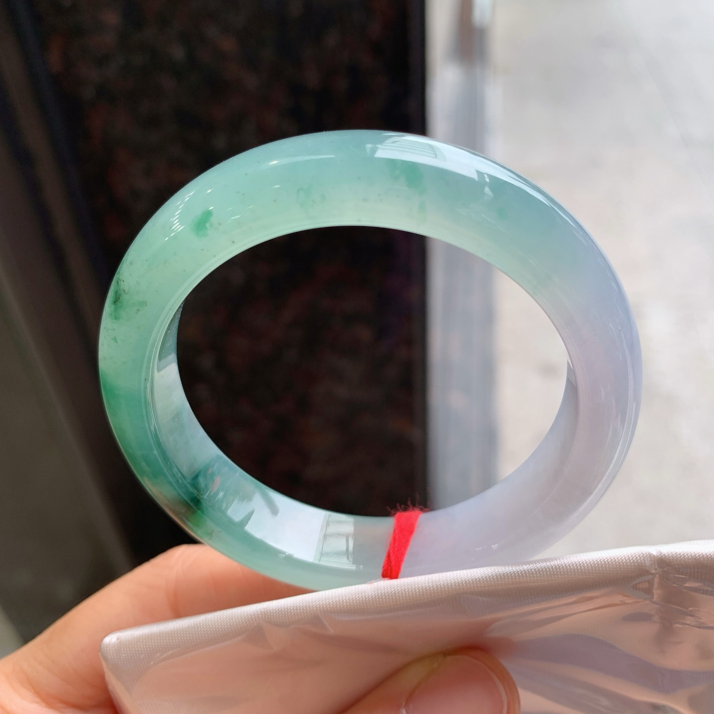正圈冰飘花 表皮微瑕疵微扣 尺寸：53/12.5/8.2 冰润
