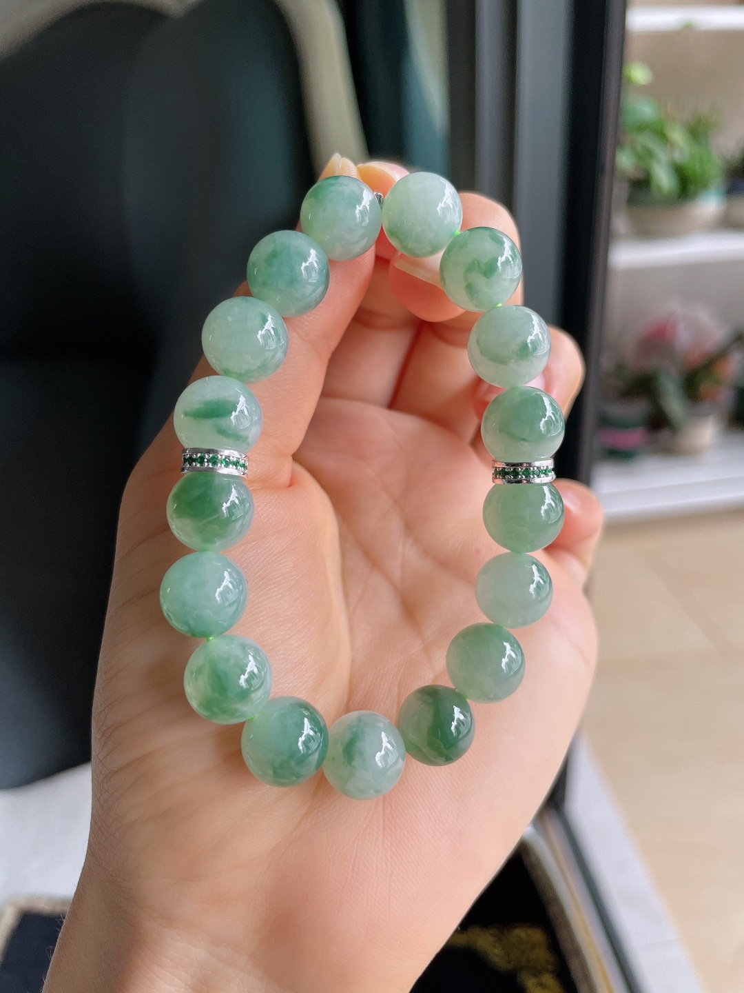 天然翡翠A货，冰飘花手串，尺寸：10.8mm。【编2236】