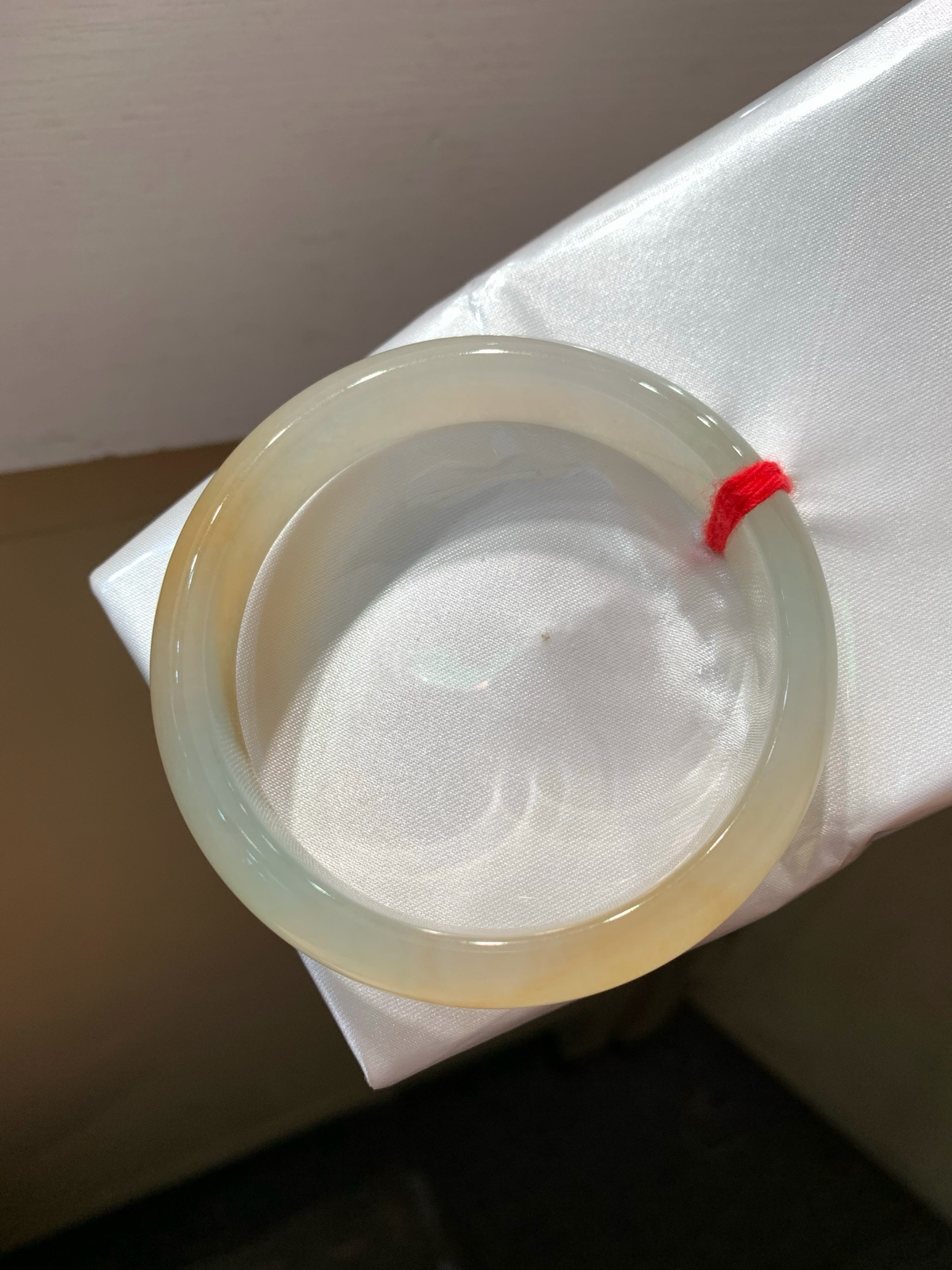尺寸56.8/13.2/7.1，冰种黄翡手镯
冰透水润细腻
