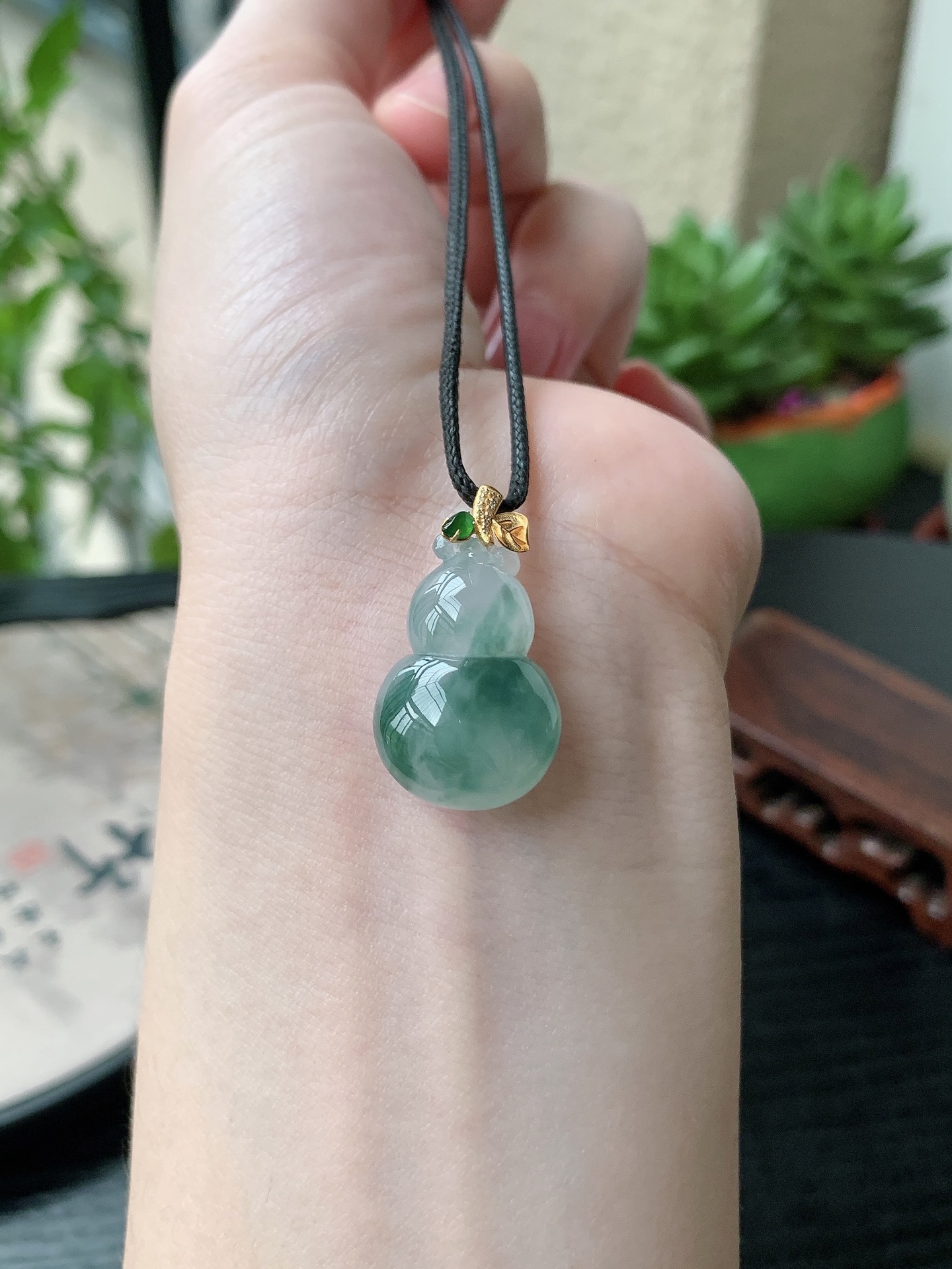 18k金镶嵌老坑冰种胶感飘蓝花葫芦吊坠 裸石尺寸:24.5-15.5-10.2mm