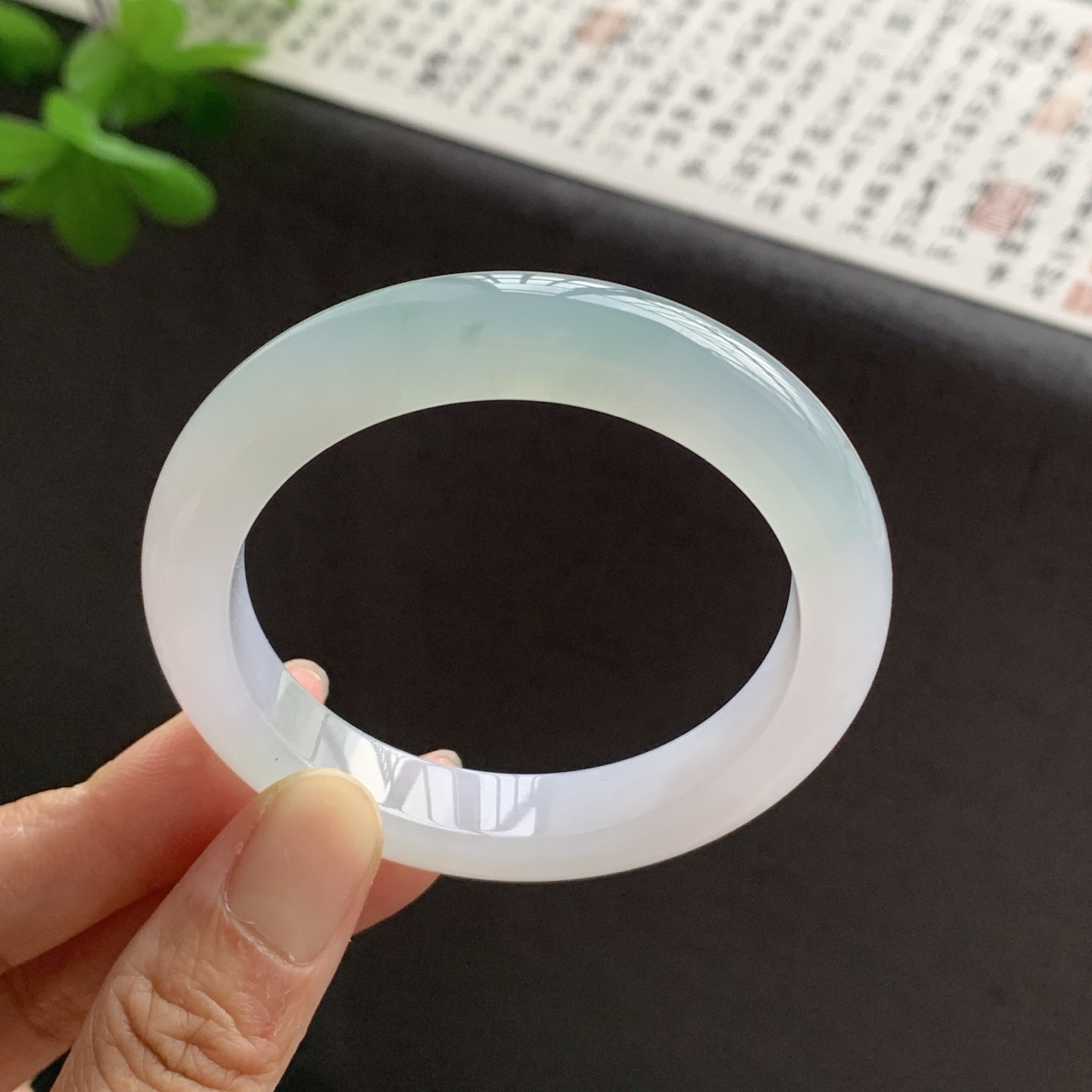 071431XY 飘花正圈翡翠手镯 52.6-10.6-8.9