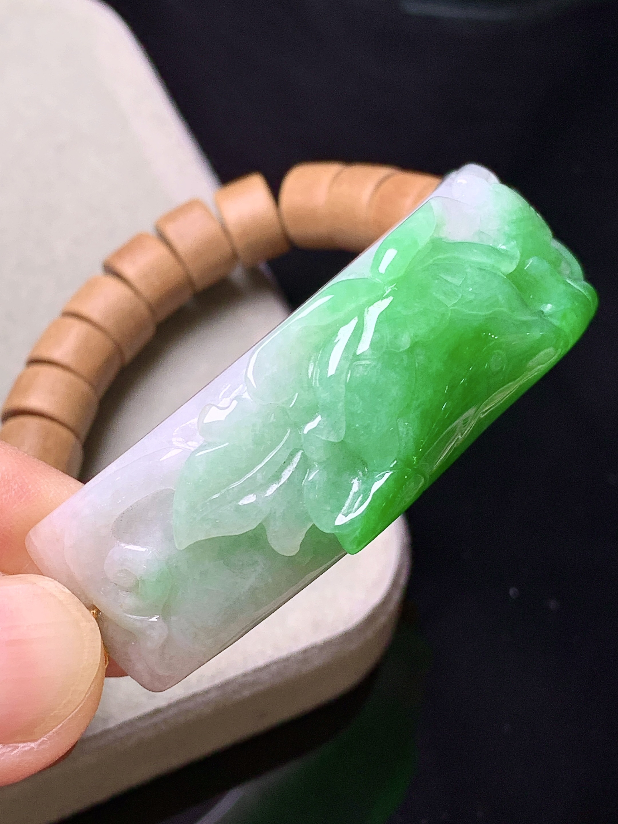 飘阳绿花开富贵弯条手牌手串 玉质细腻 色泽艳丽清新 整体尺寸53*15.7*11 a3