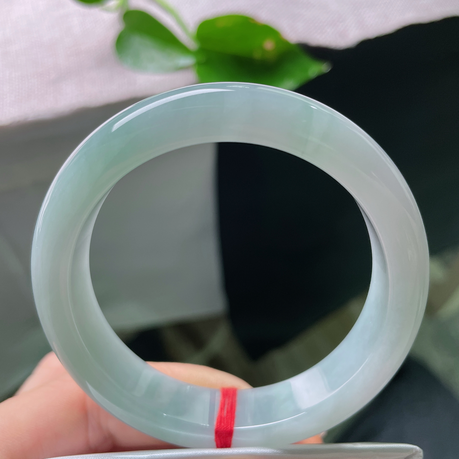 55.5/13.3/8.5蓝底正圈口，宽版，水润细腻，婉间的温柔，贵气，一点皮纹，ss55670a