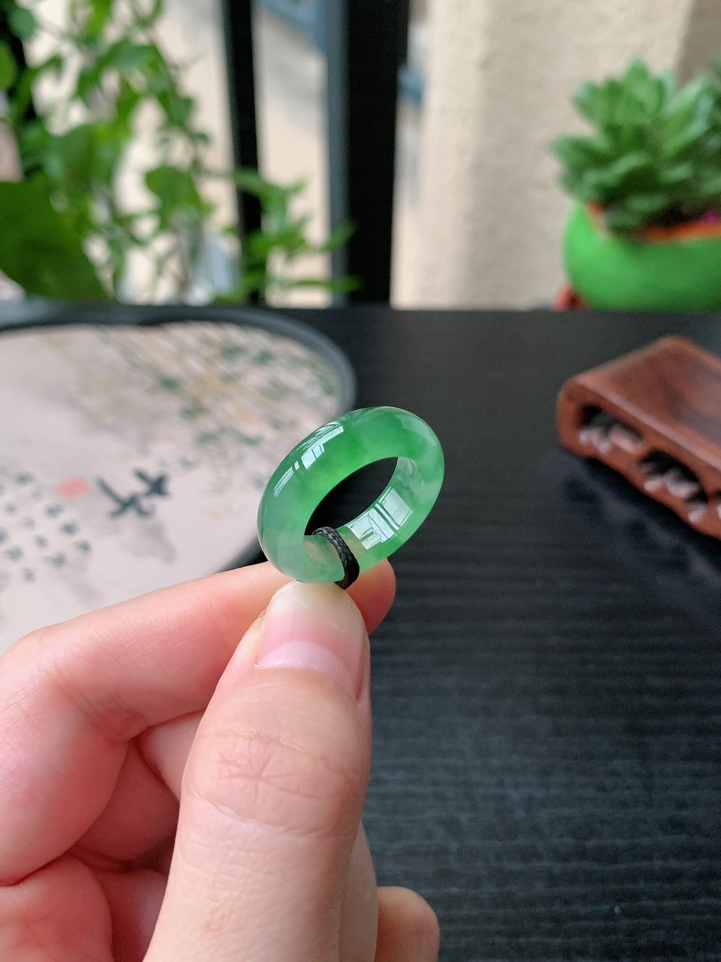 老坑冰种胶感飘绿素面戒指 裸石尺寸:17-6.3-4mm