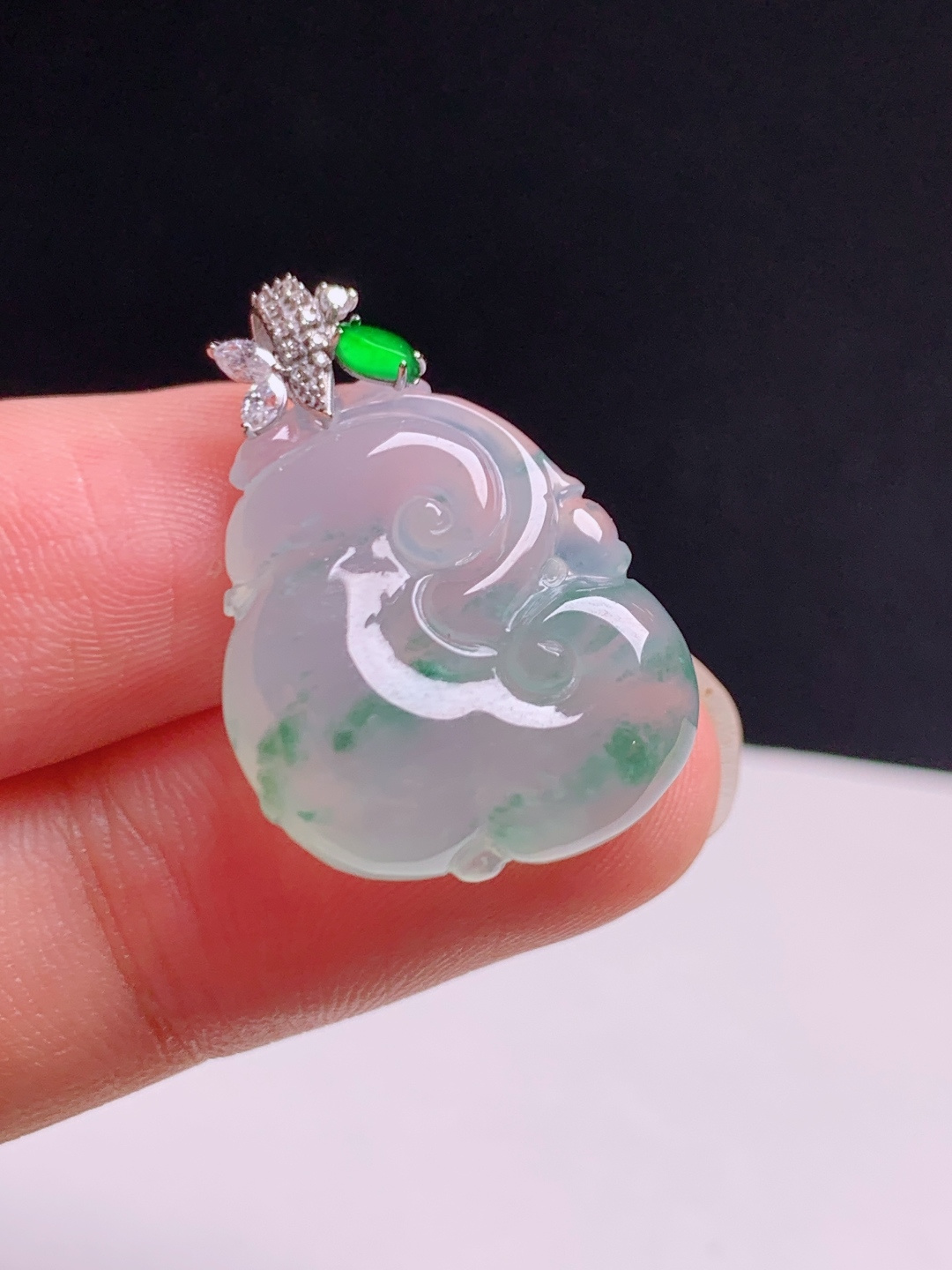 ️ 冰飘花如意吊坠，飘花灵动，冰润饱满，把四季的福气都装进了这枚小如意里 530711