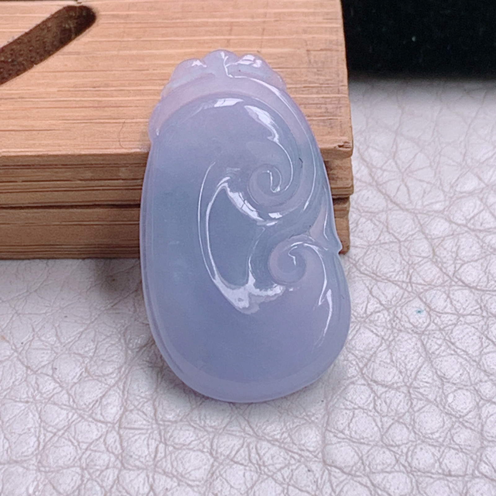 LZ实拍30*16.8*3.2天然缅甸翡翠冰紫粉色小如意吊坠
