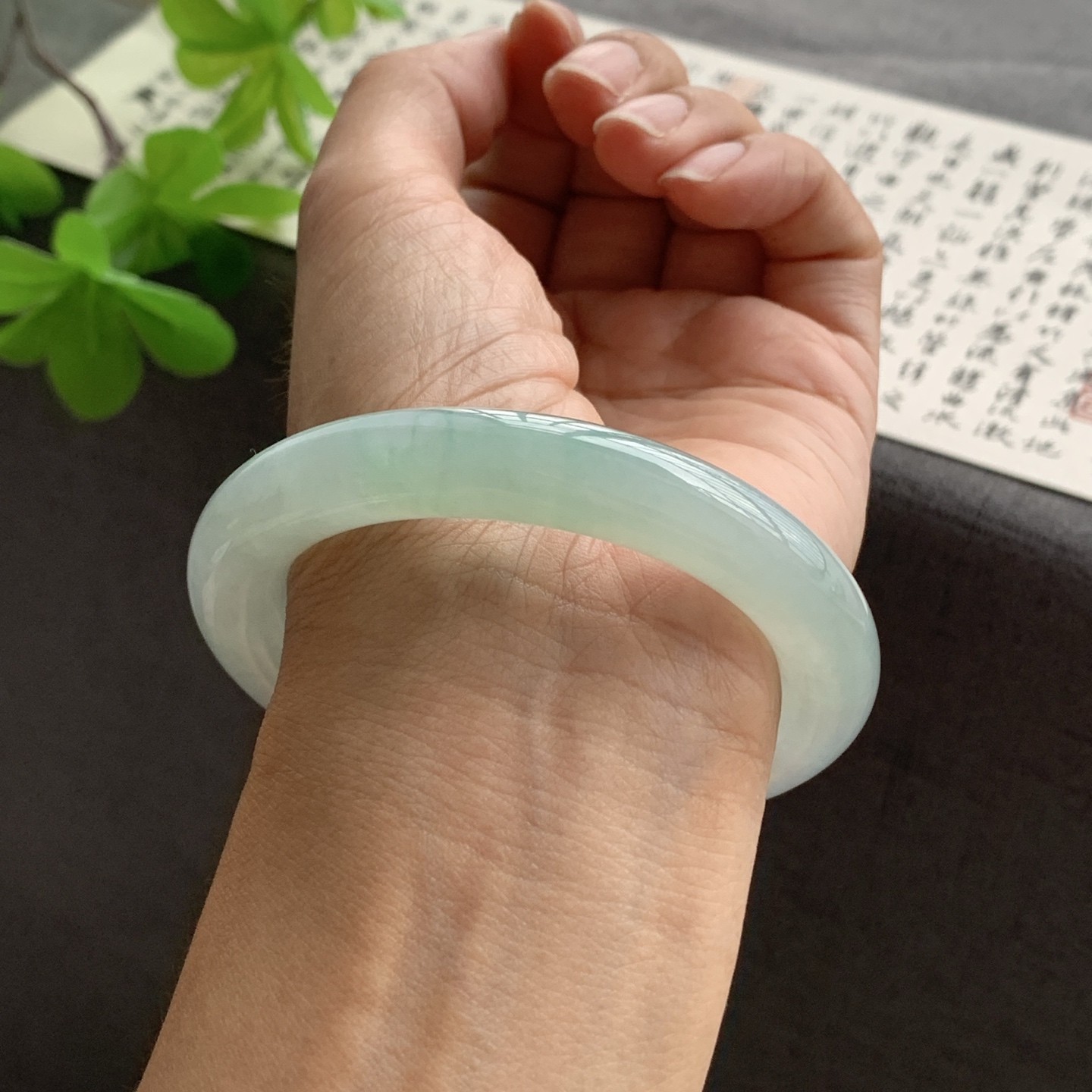 071408FN 冰绿双彩圆条翡翠手镯 55-10.5-10.8