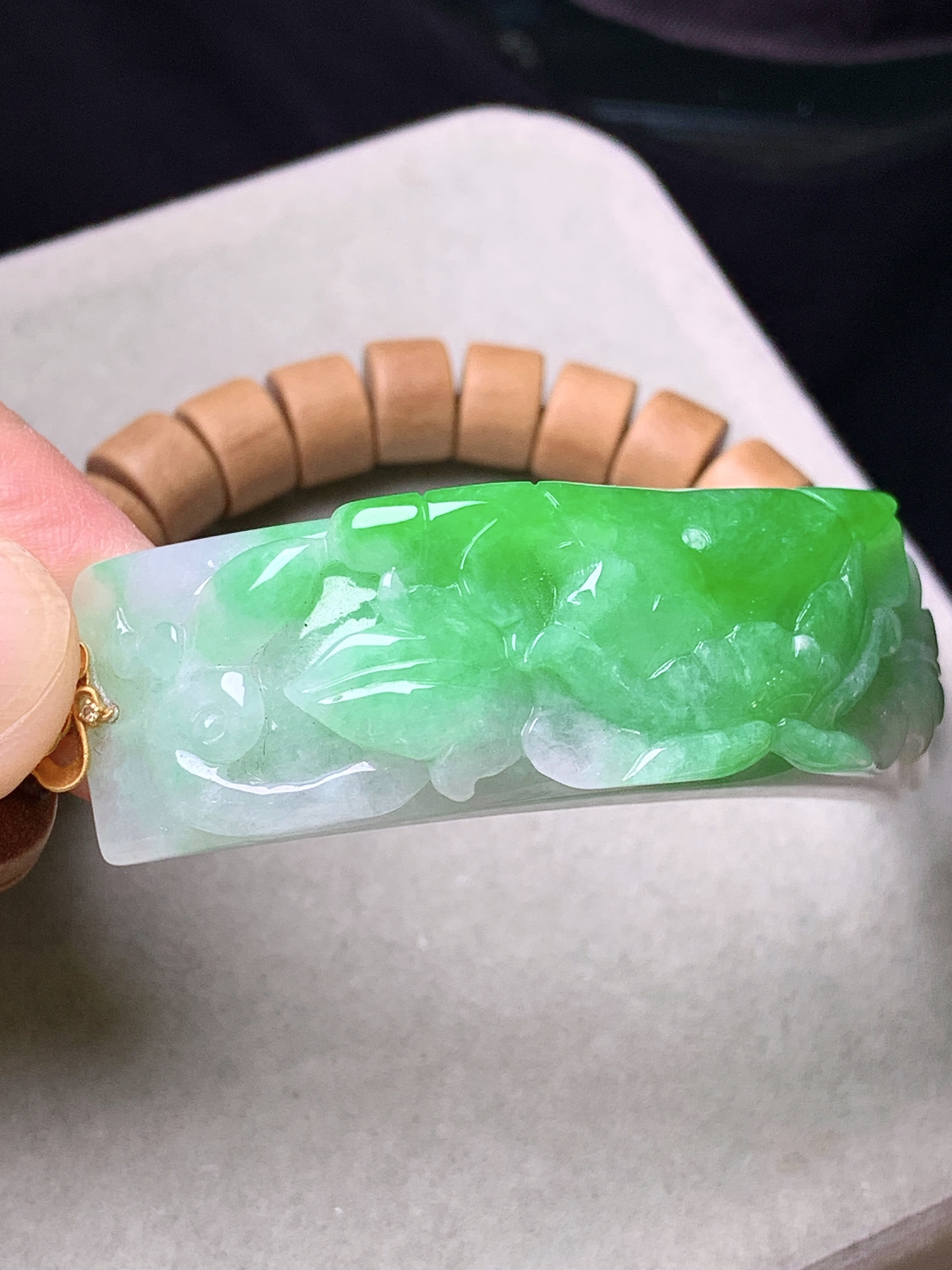 飘阳绿花开富贵弯条手牌手串 玉质细腻 色泽艳丽清新 整体尺寸53*15.7*11 a3