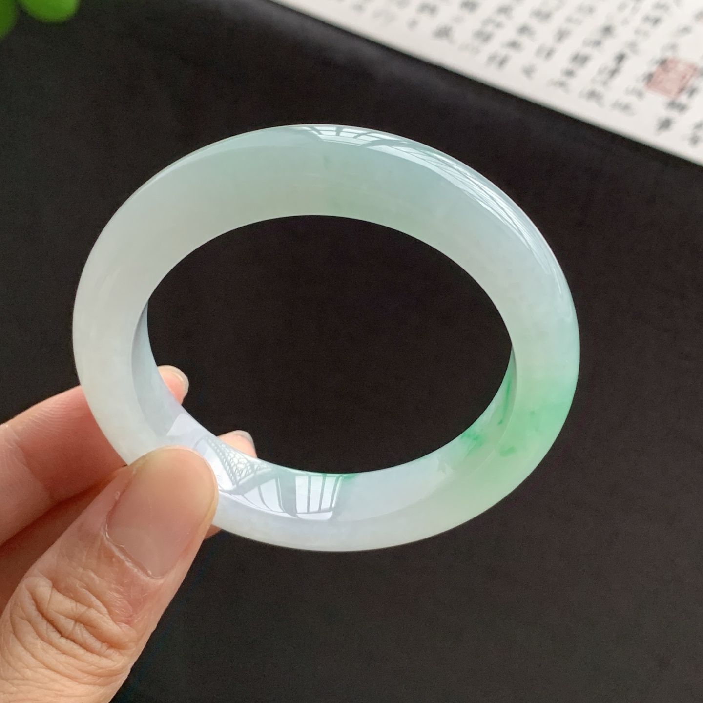 071434XY 飘绿正圈翡翠手镯 52.4-12.1-9.1