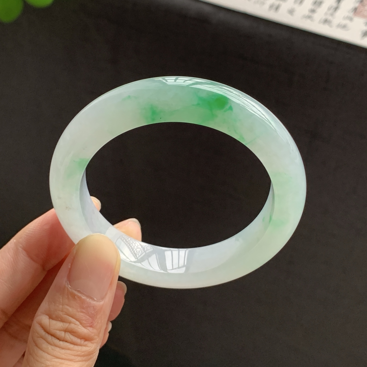 071434XY 飘绿正圈翡翠手镯 52.4-12.1-9.1