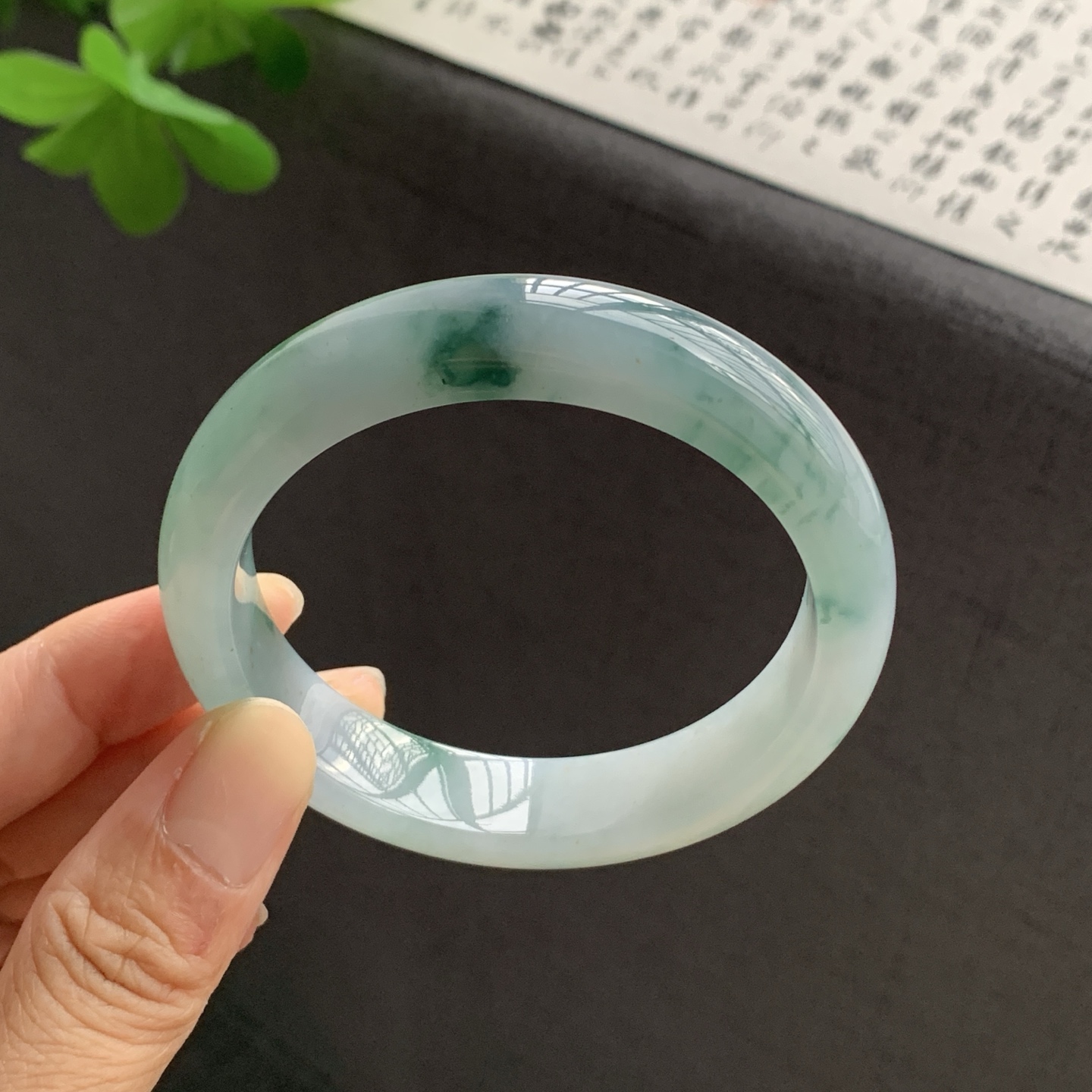 071423GX 飘花正圈翡翠手镯 56-12.7-8.3
